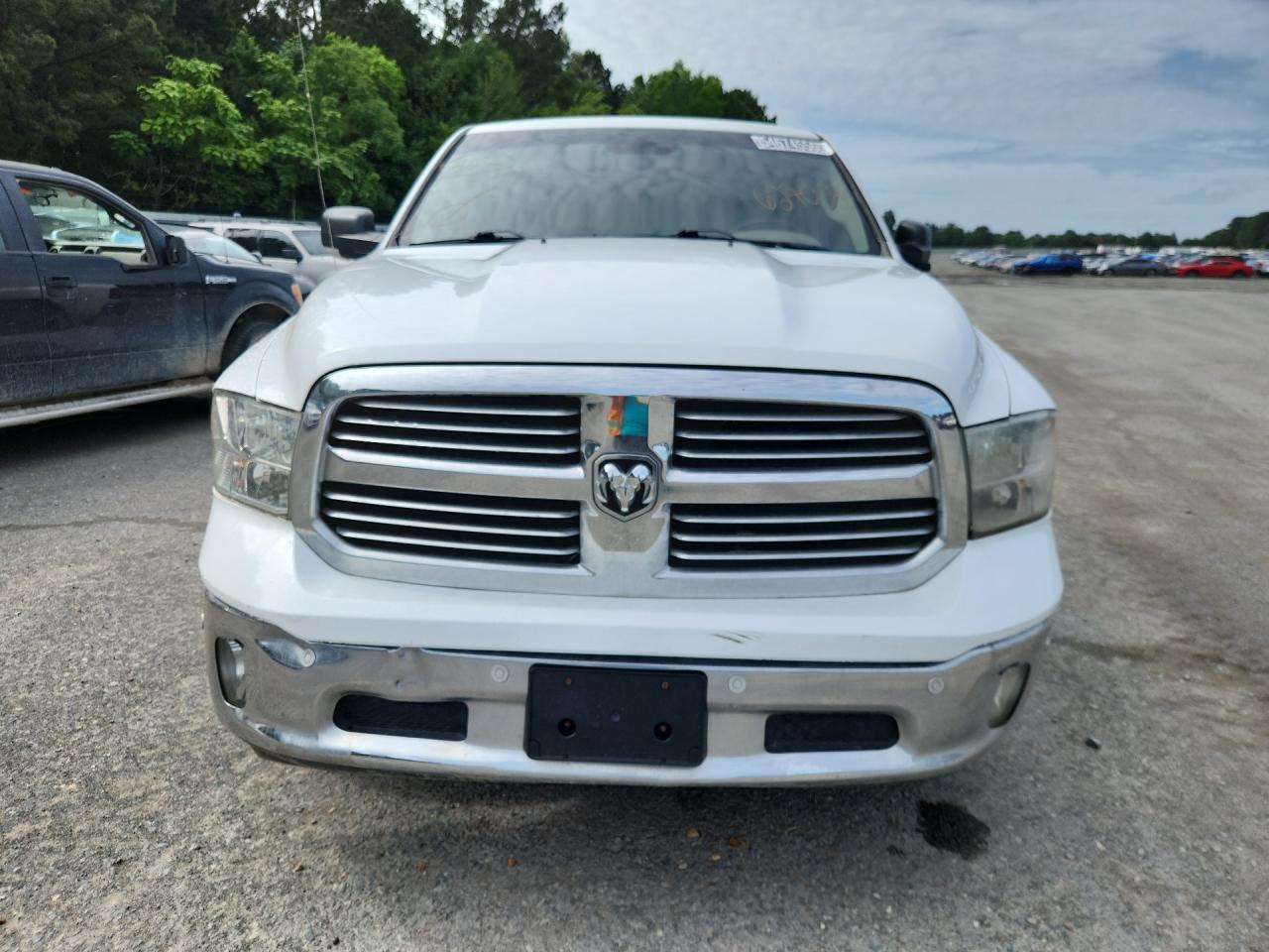 2019 Ram 1500 Classic Slt White vin: 1C6RR6LT2KS627058 Damage: Right Front Rail, Kinked, 5 To 6 Inches
