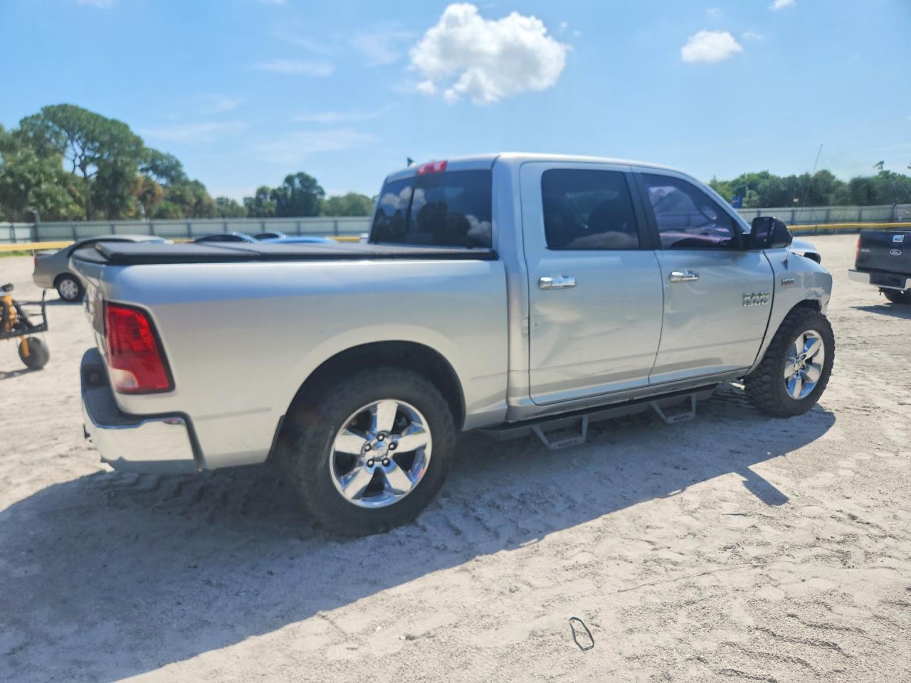 2013 Ram 1500 Slt Серебряный vin: 1C6RR6LT3DS560117