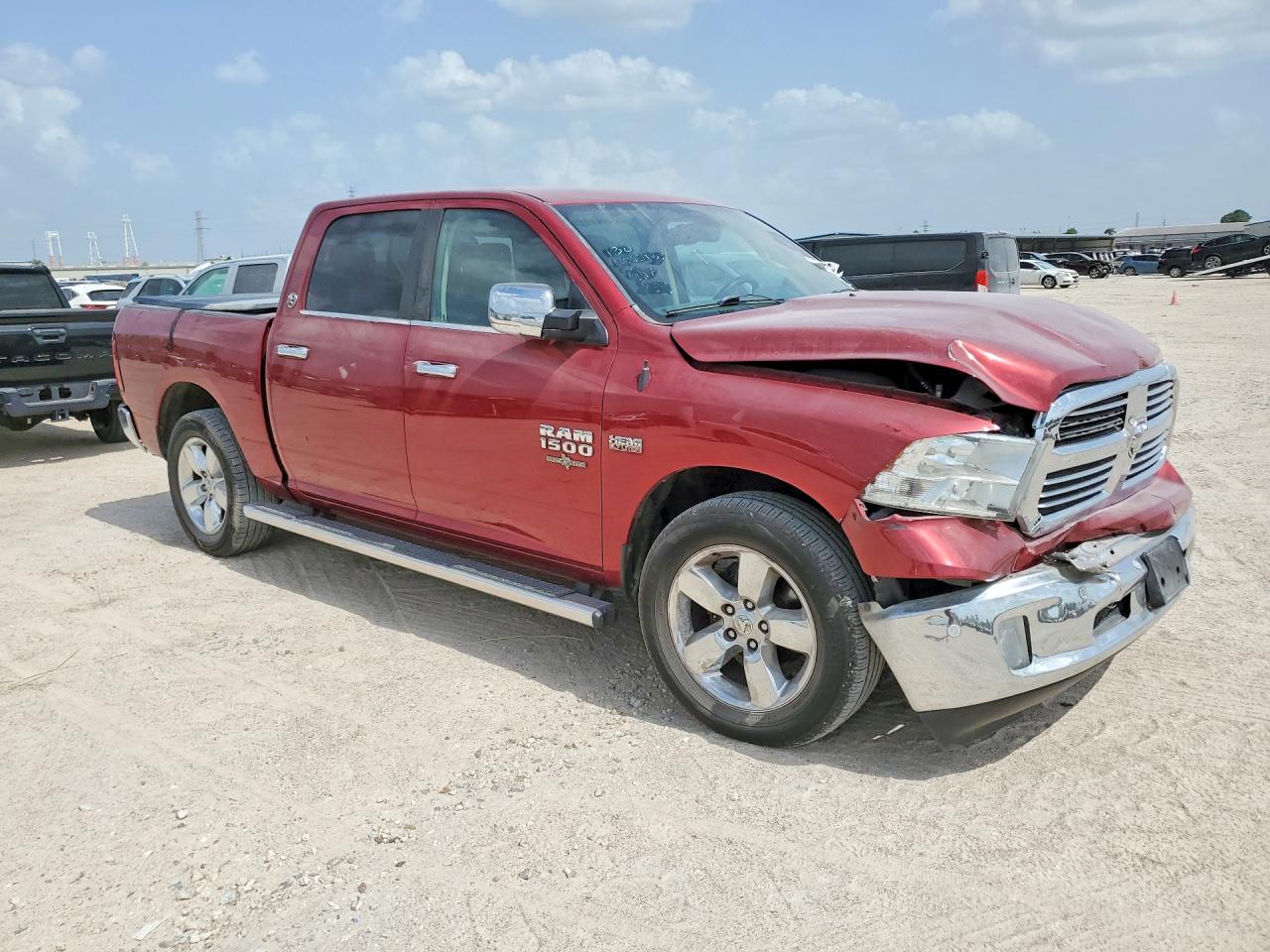 2015 Ram 1500 Burgundy vin: 1C6RR6LT4FS692628