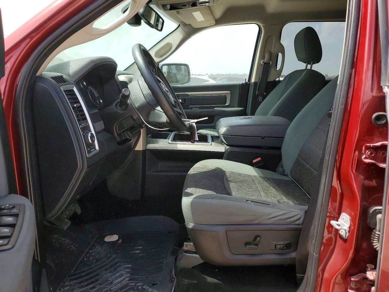 2015 Ram 1500 Burgundy vin: 1C6RR6LT4FS692628