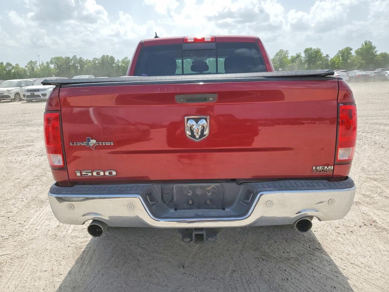 2015 Ram 1500 Burgundy vin: 1C6RR6LT4FS692628