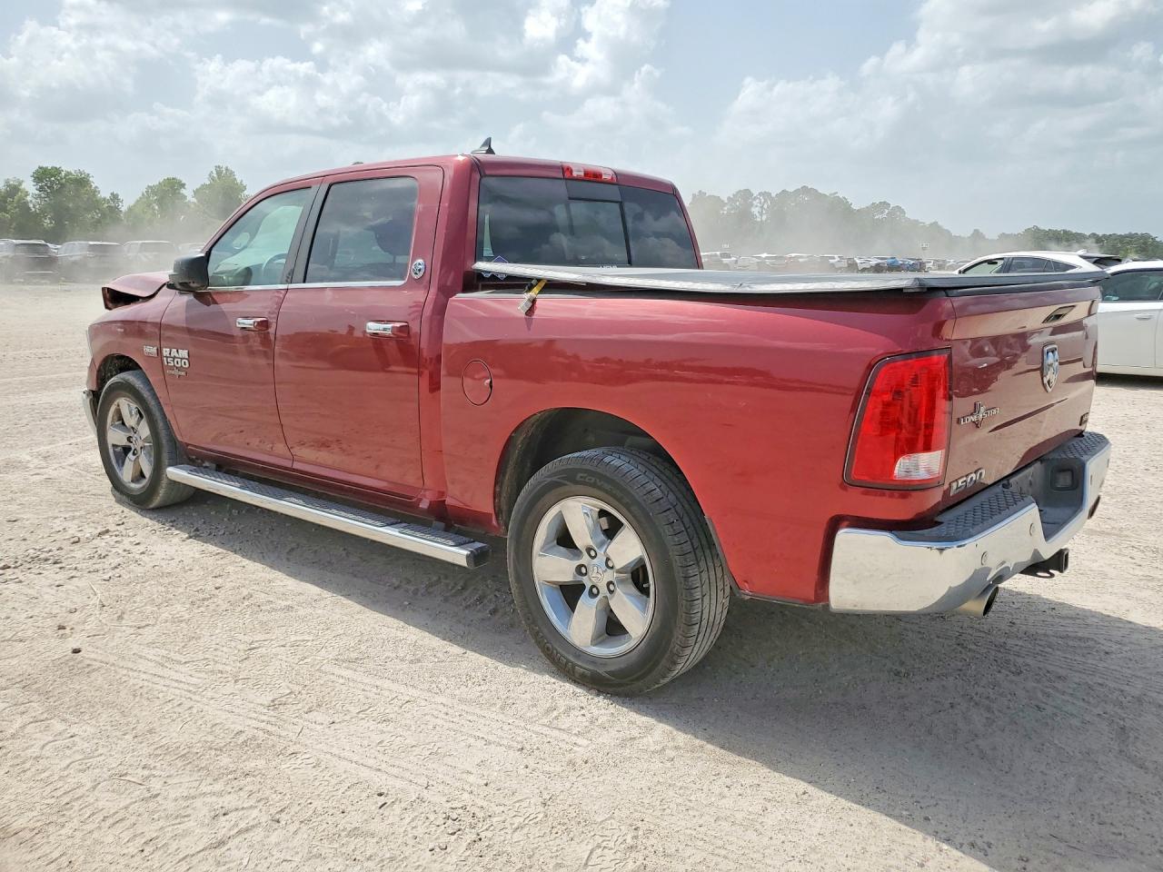 2015 Ram 1500 Burgundy vin: 1C6RR6LT4FS692628