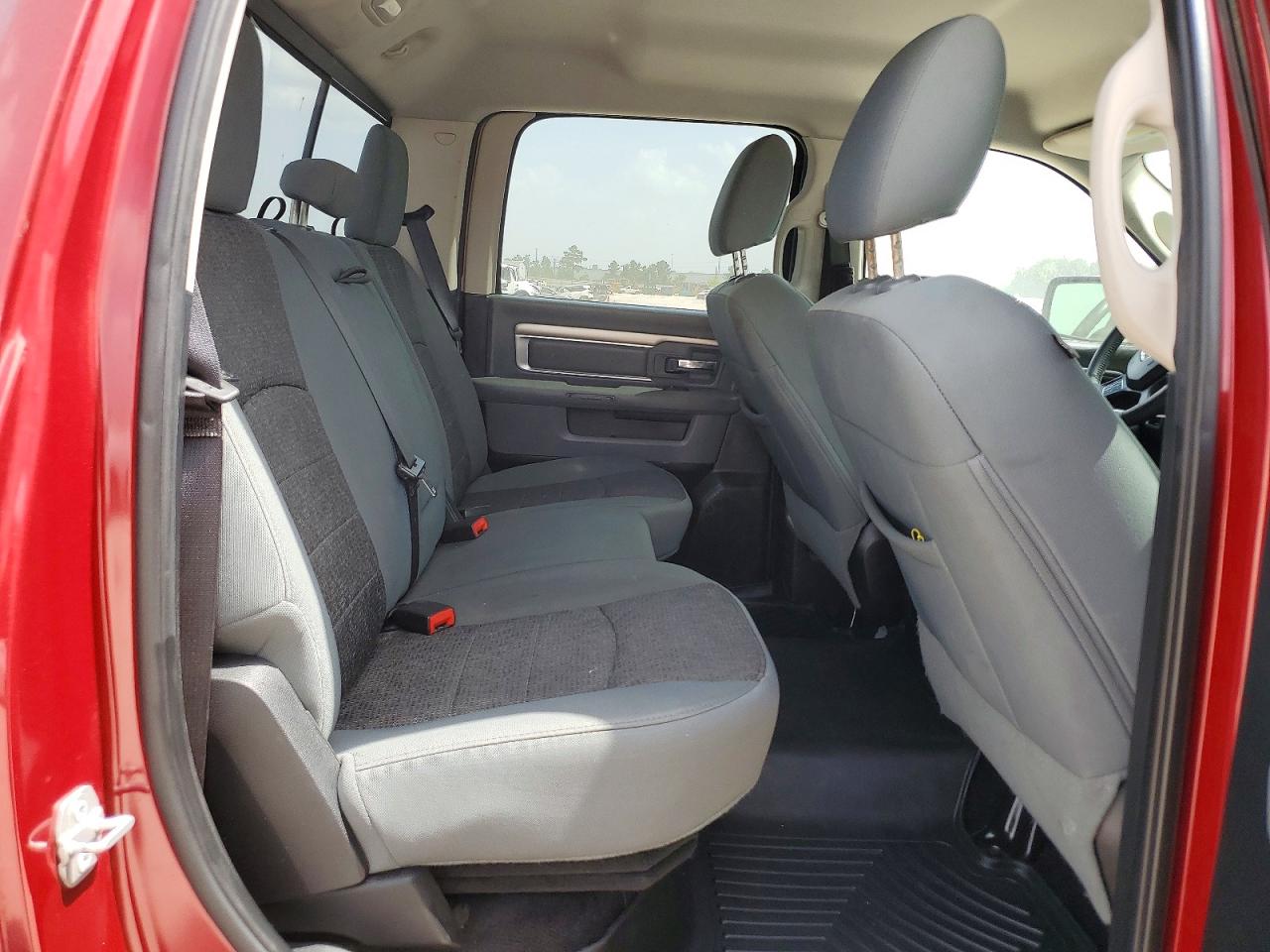2015 Ram 1500 Burgundy vin: 1C6RR6LT4FS692628