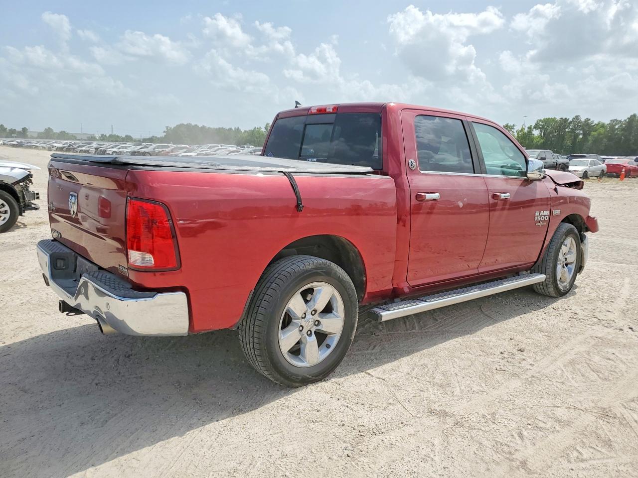 2015 Ram 1500 Burgundy vin: 1C6RR6LT4FS692628
