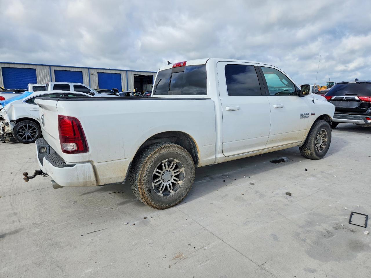 2014 Ram 1500 Sport White vin: 1C6RR6MT5ES333012