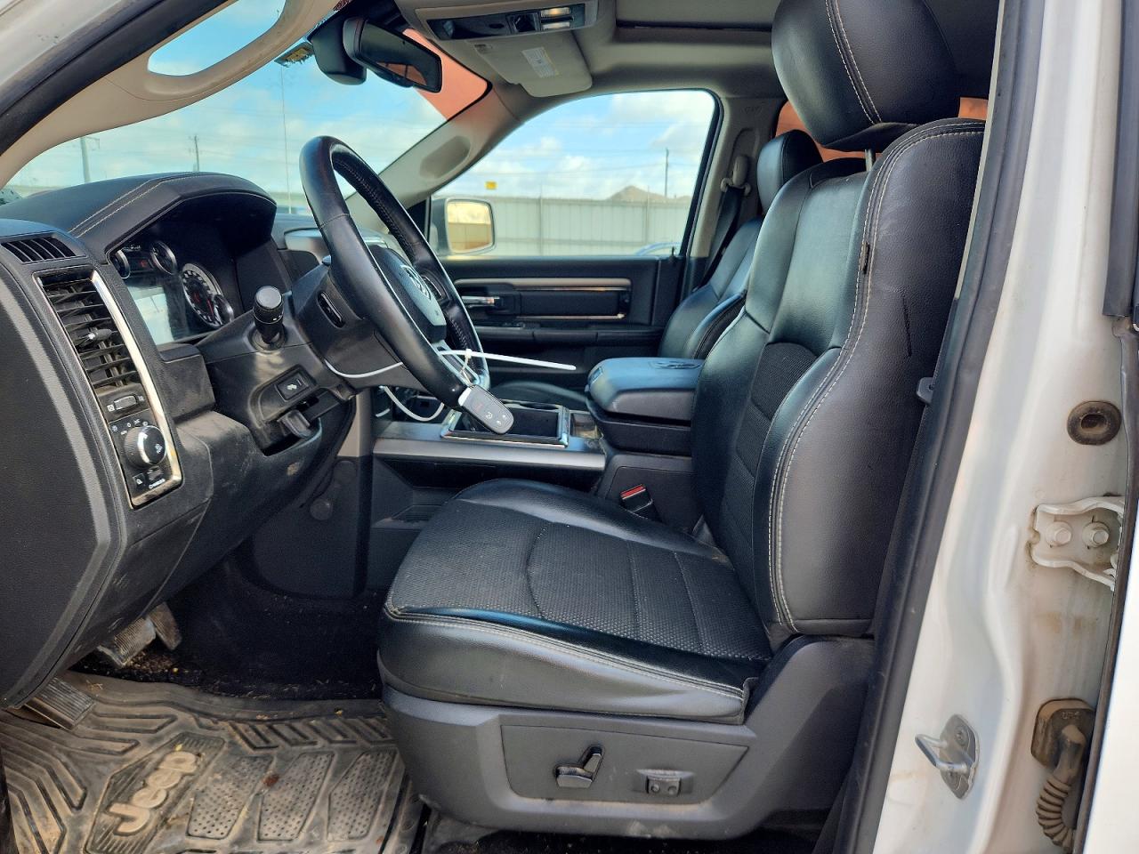 2014 Ram 1500 Sport White vin: 1C6RR6MT5ES333012