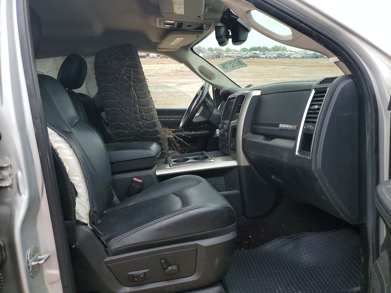 2014 Ram 1500 Laramie Silver vin: 1C6RR6NM4ES370396