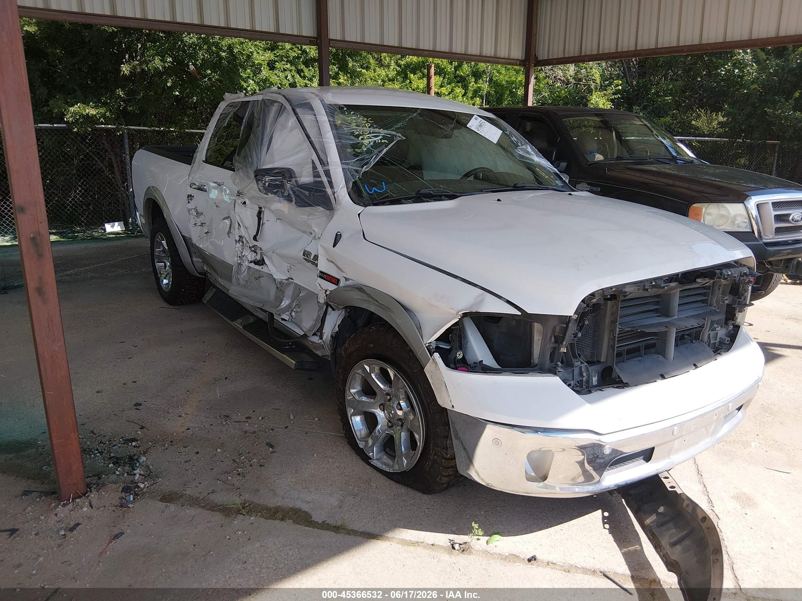 2014 Ram 1500 Laramie White vin: 1C6RR6NM4ES474726