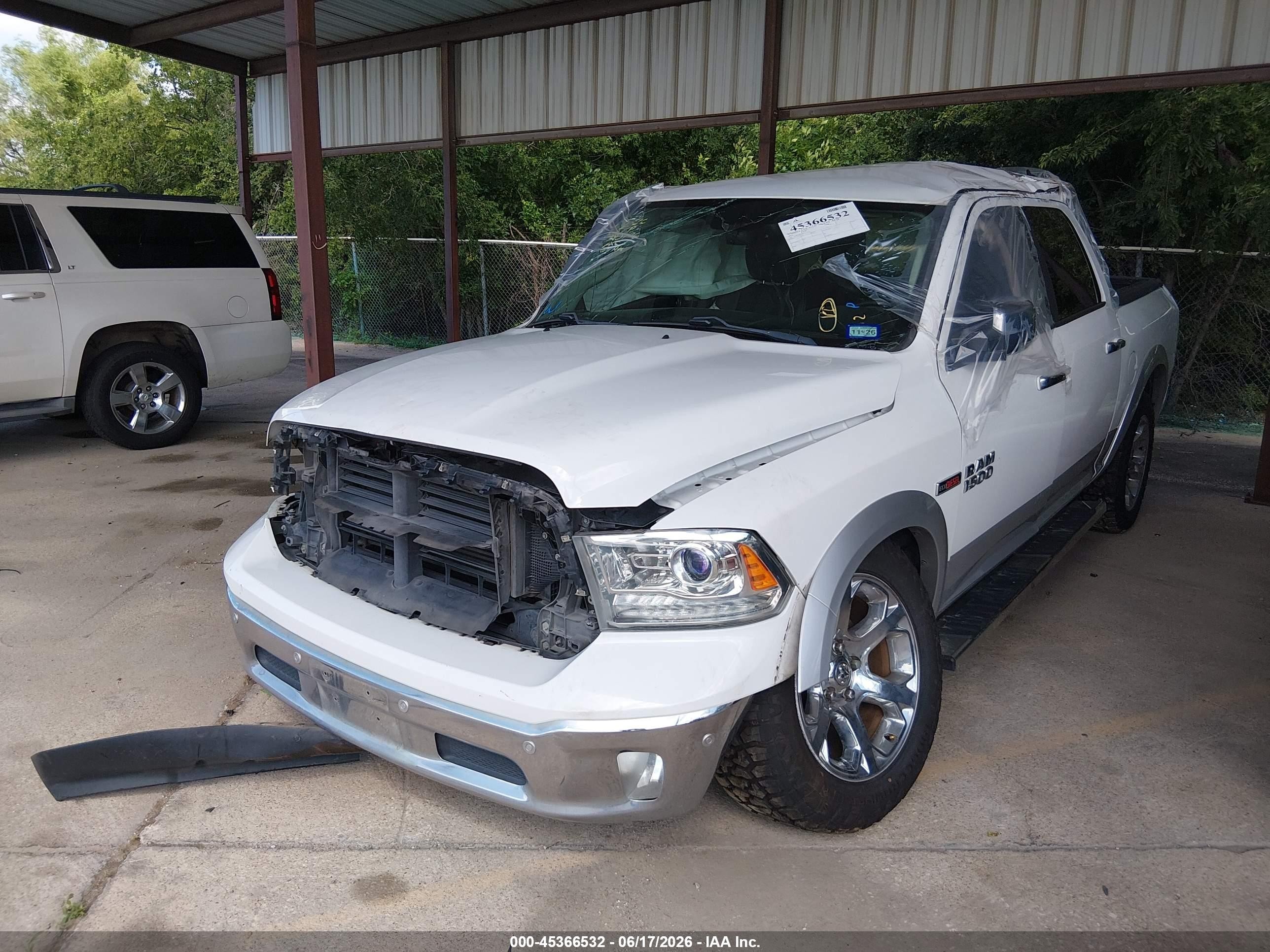 2014 Ram 1500 Laramie White vin: 1C6RR6NM4ES474726