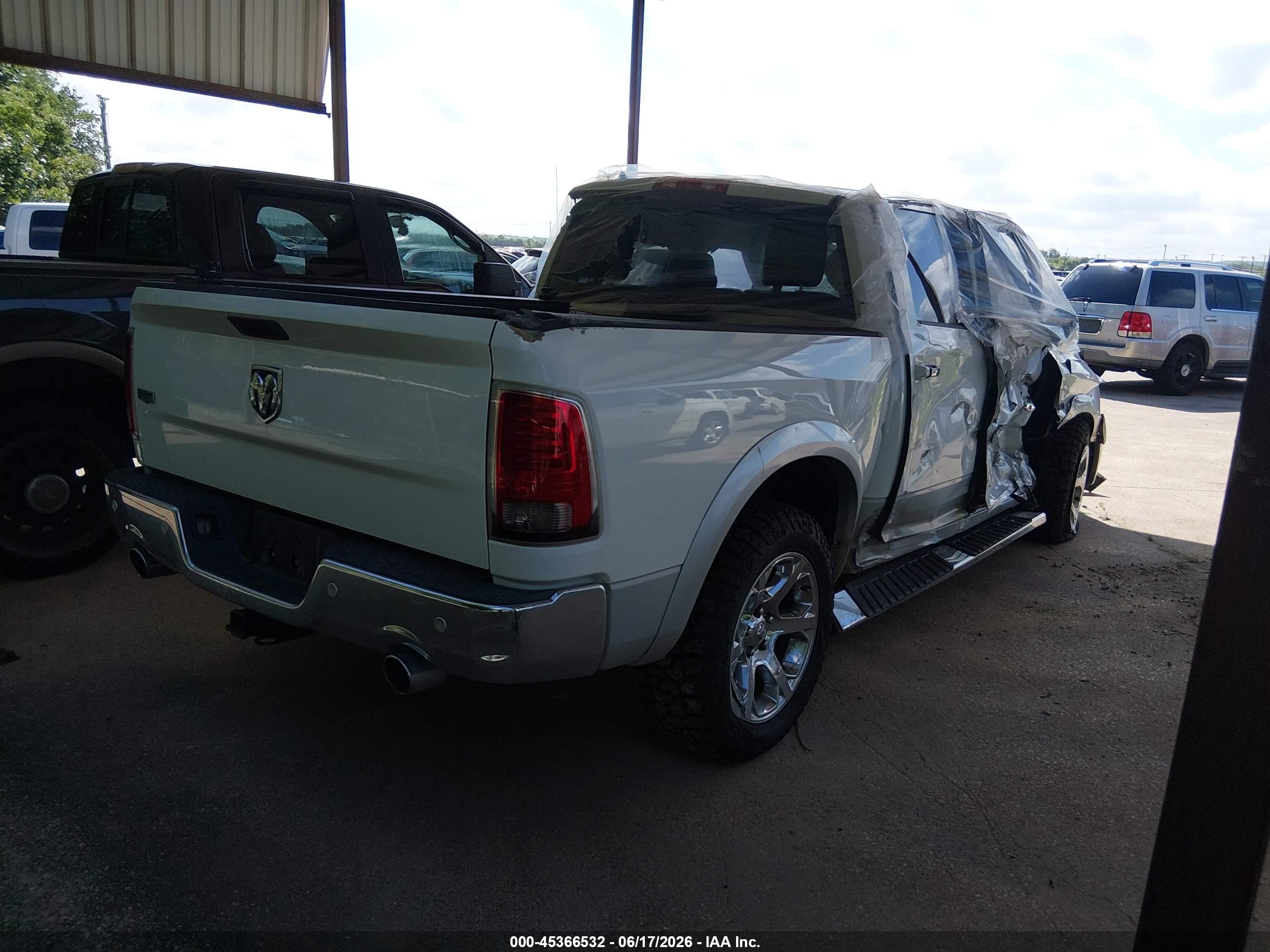 2014 Ram 1500 Laramie White vin: 1C6RR6NM4ES474726