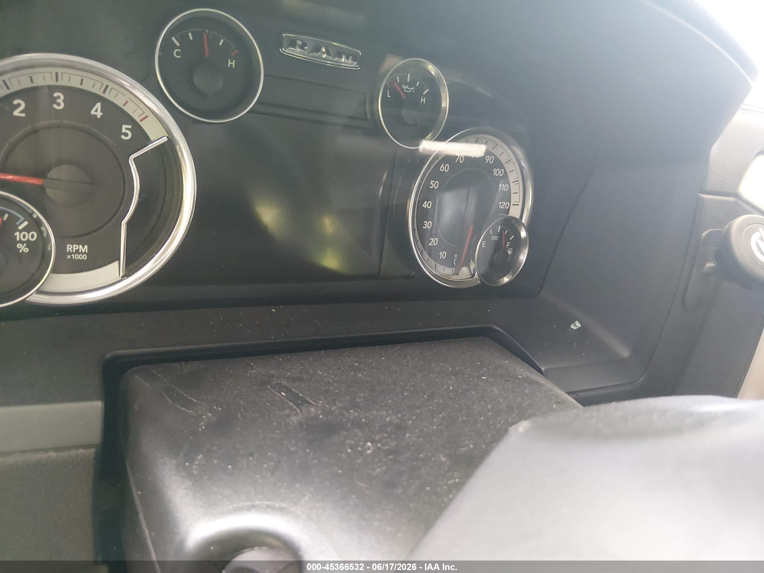 2014 Ram 1500 Laramie White vin: 1C6RR6NM4ES474726