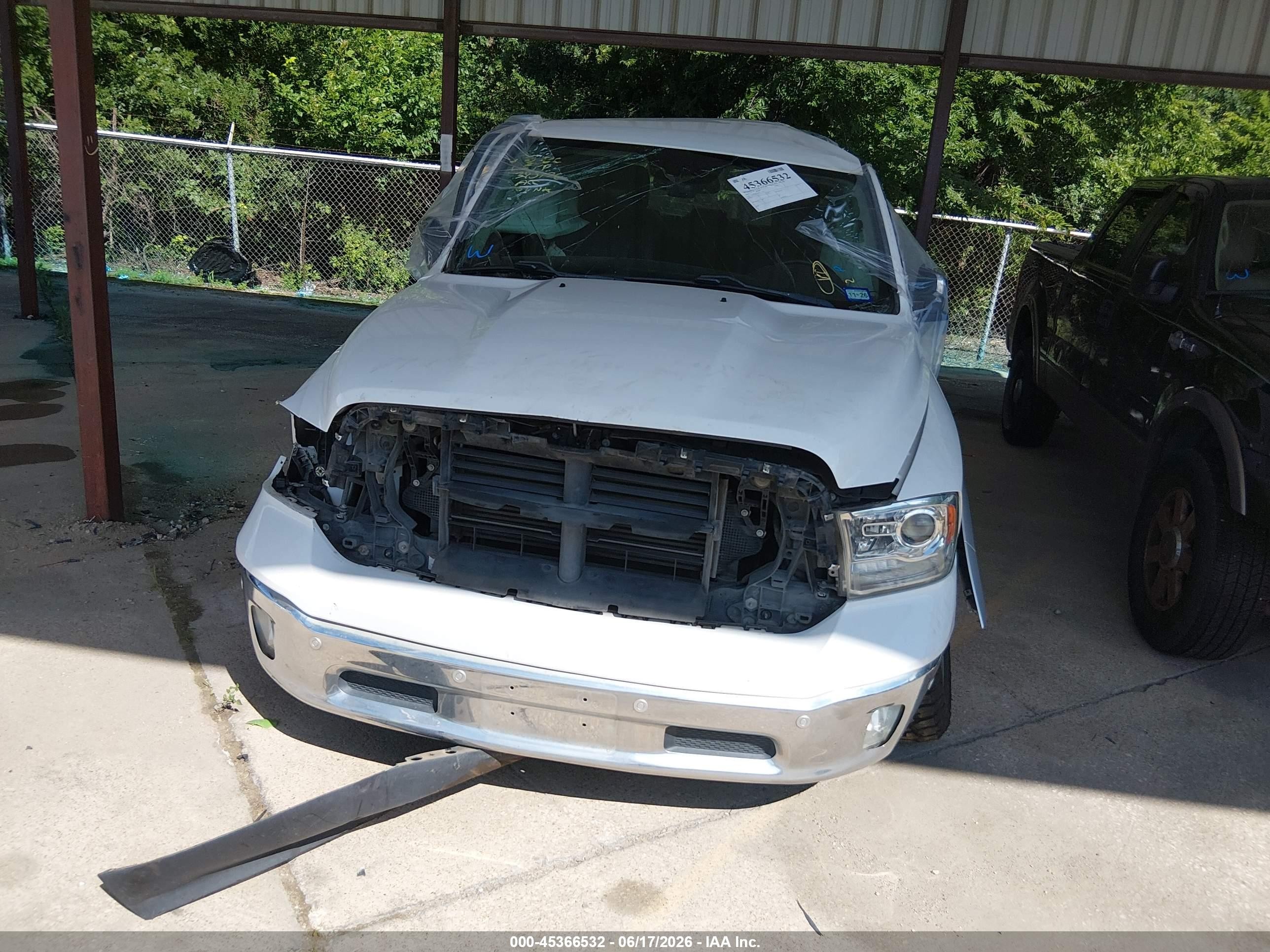 2014 Ram 1500 Laramie White vin: 1C6RR6NM4ES474726
