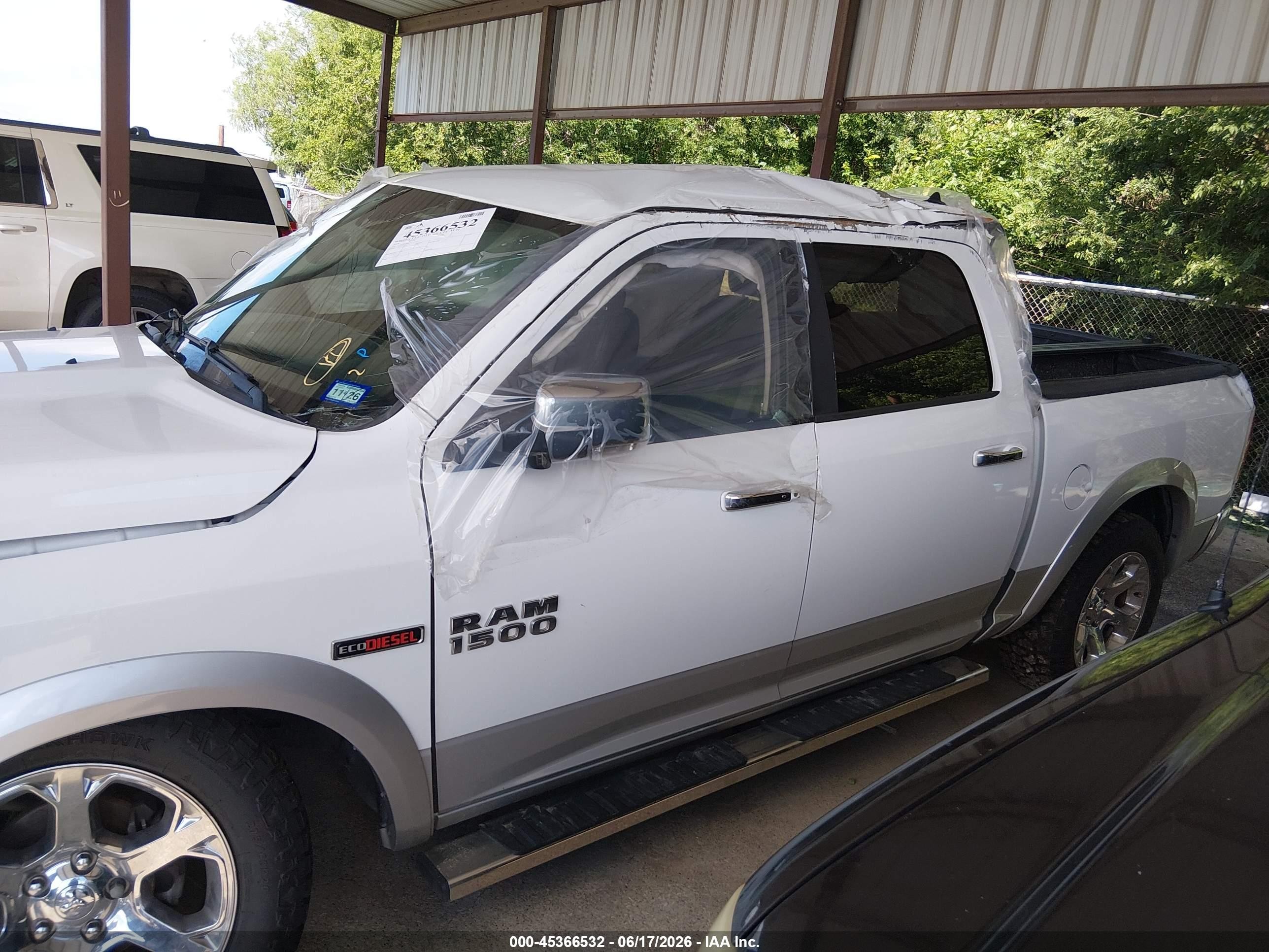 2014 Ram 1500 Laramie White vin: 1C6RR6NM4ES474726
