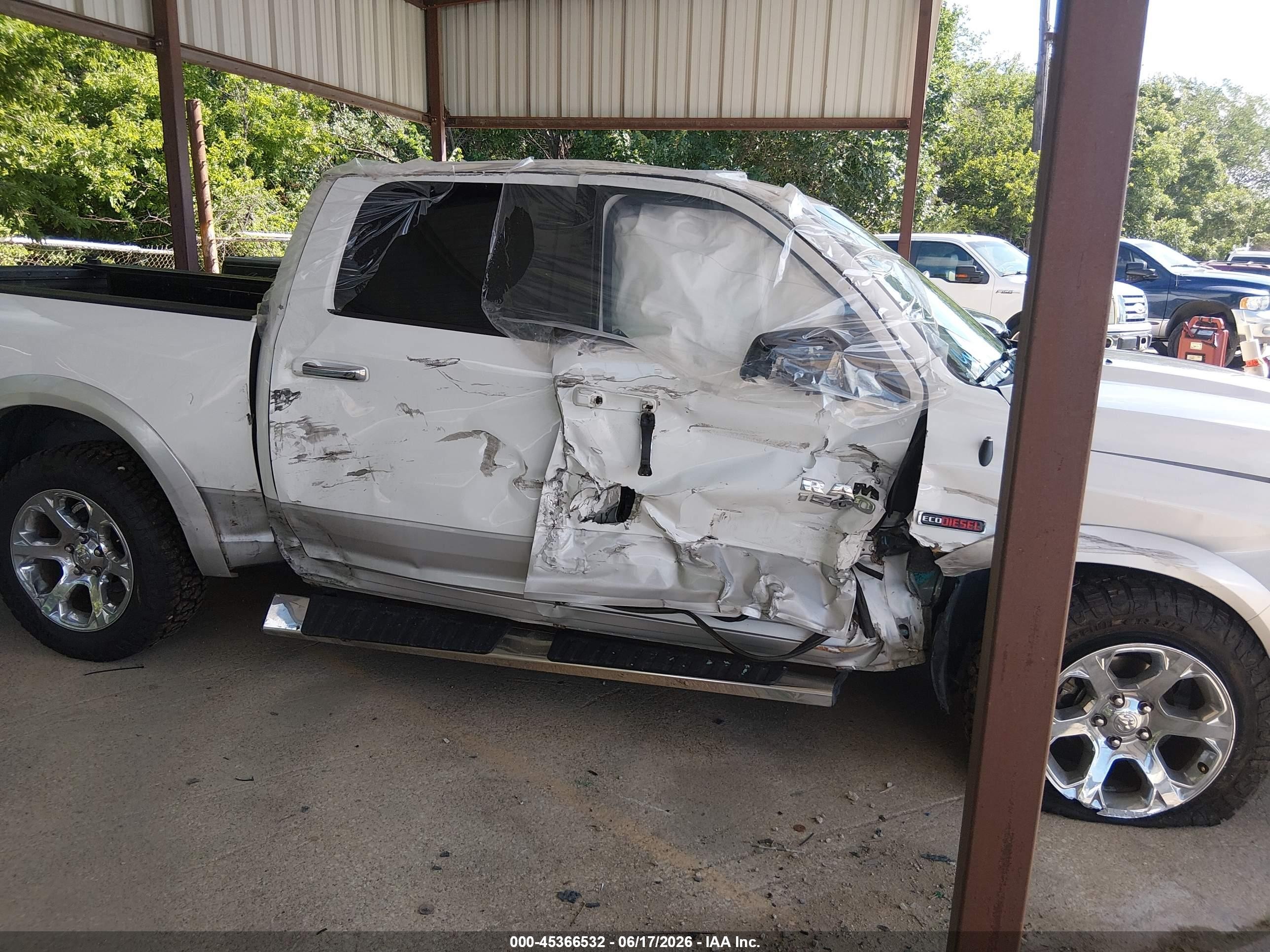 2014 Ram 1500 Laramie White vin: 1C6RR6NM4ES474726