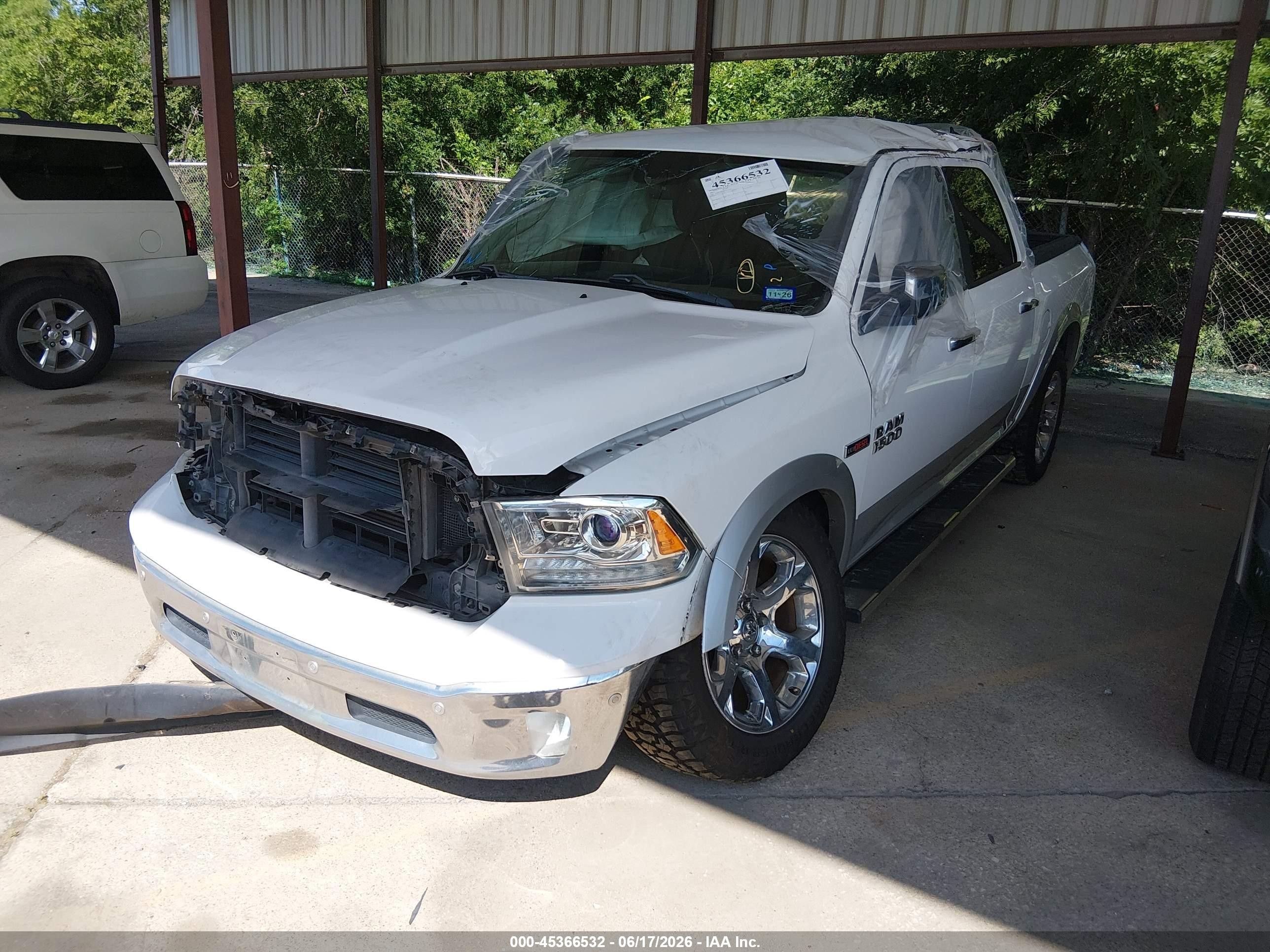 2014 Ram 1500 Laramie White vin: 1C6RR6NM4ES474726
