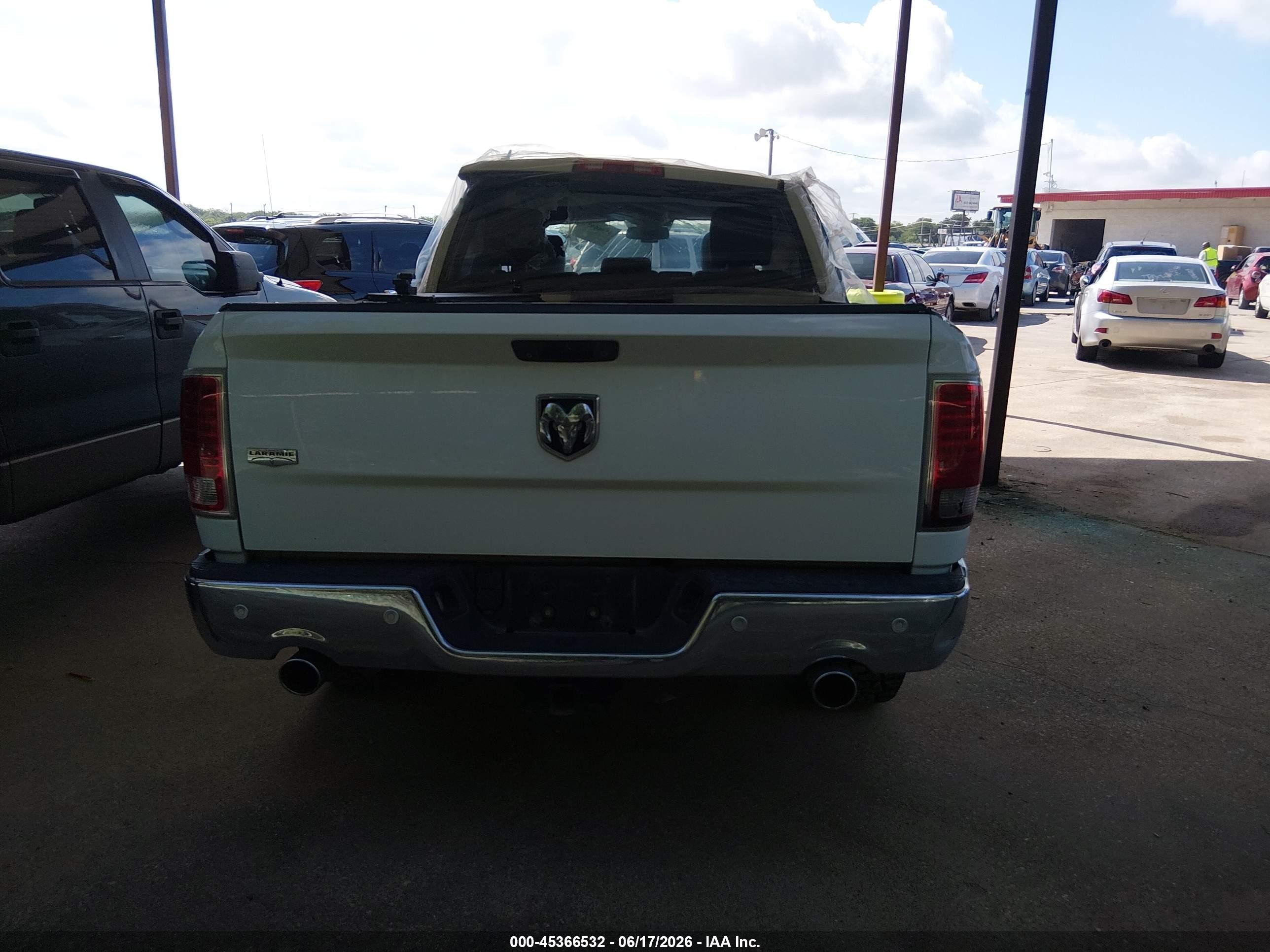 2014 Ram 1500 Laramie White vin: 1C6RR6NM4ES474726