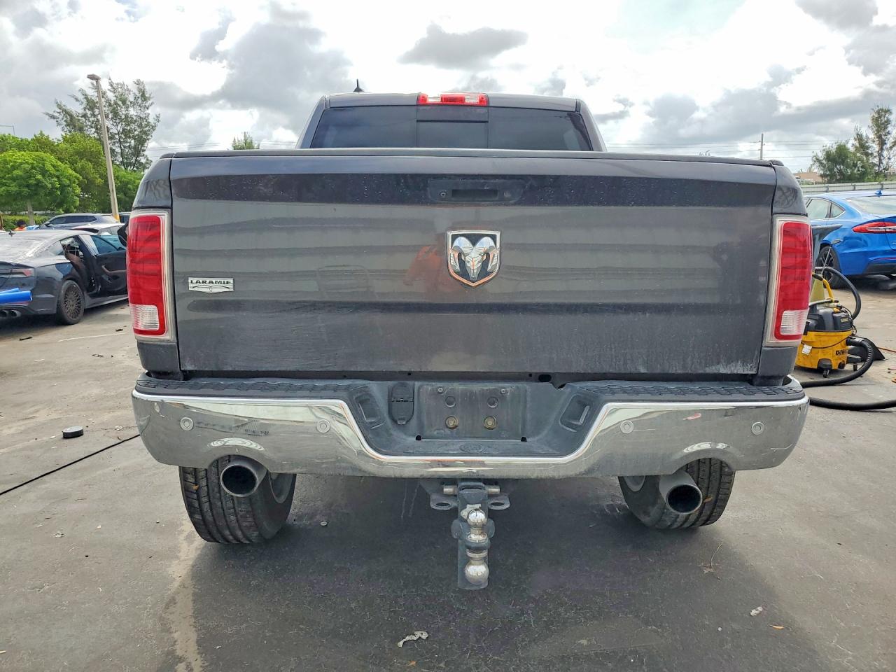 2015 Ram 1500 Laramie Gray vin: 1C6RR6NM6FS606953