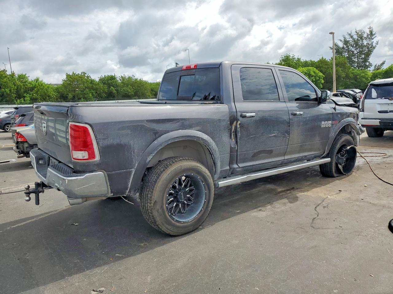 2015 Ram 1500 Laramie Gray vin: 1C6RR6NM6FS606953