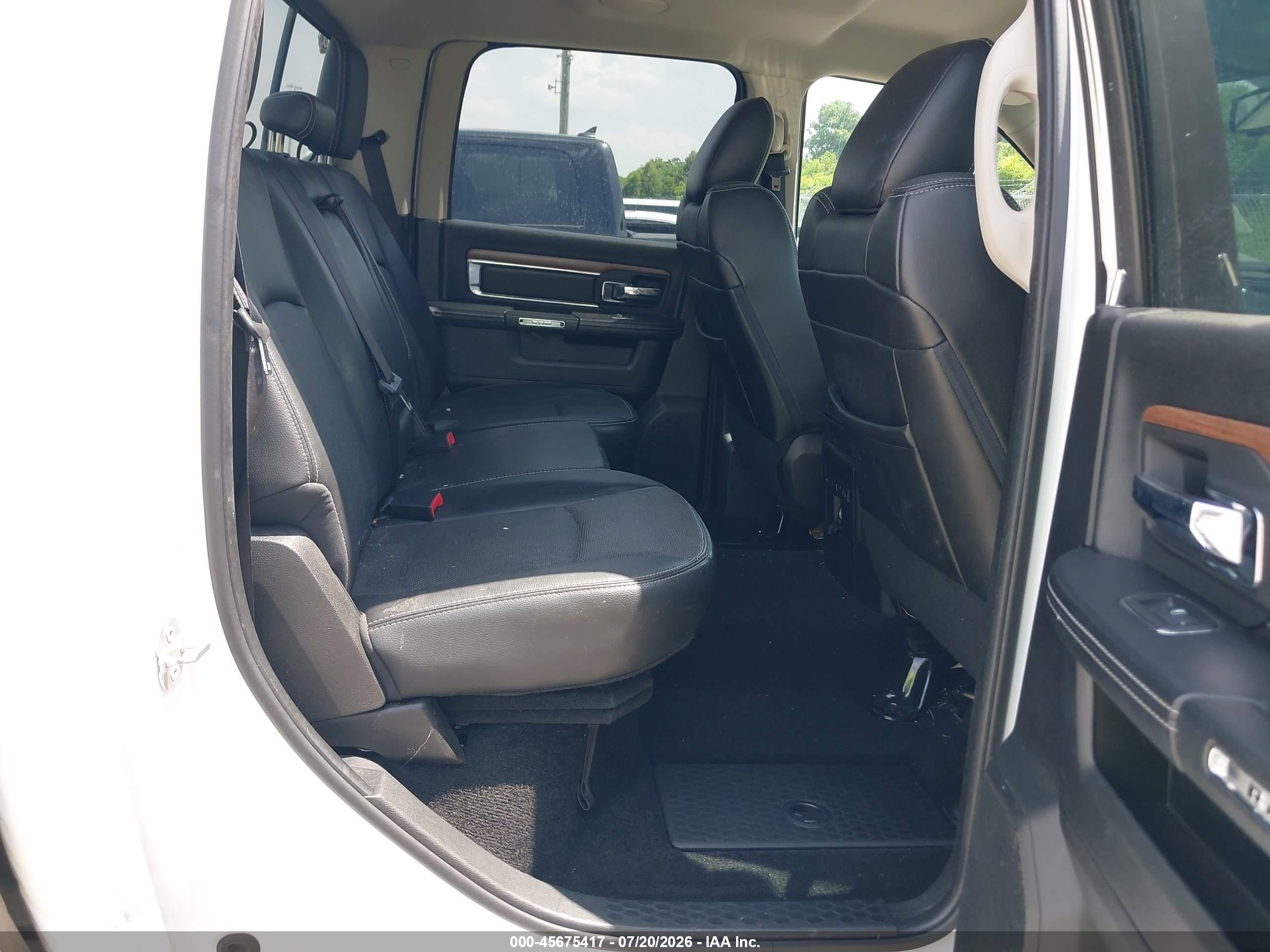 2013 Ram 1500 Laramie White vin: 1C6RR6NT2DS711865