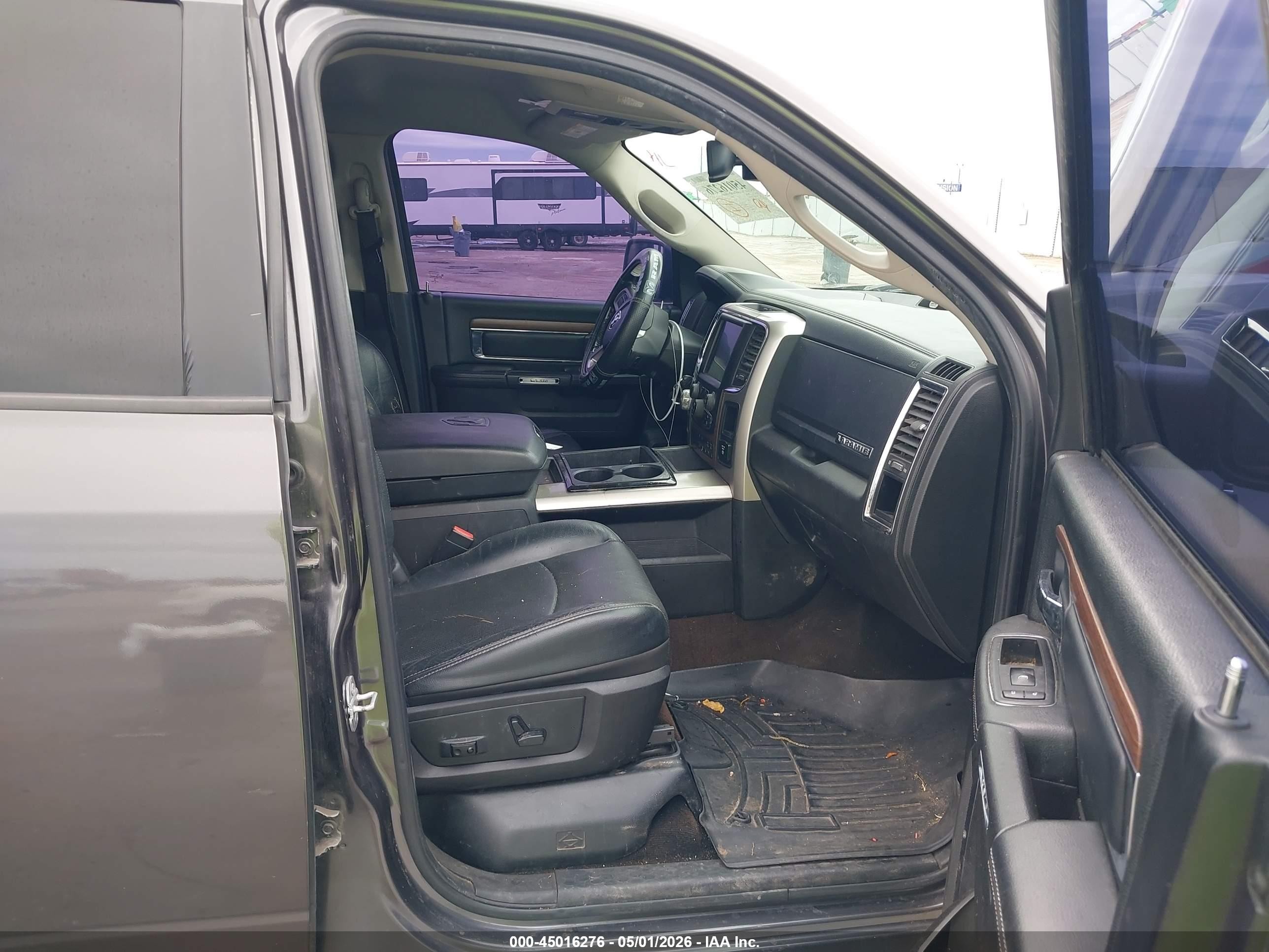 2015 Ram 1500 Laramie Gray vin: 1C6RR6NT3FS512682