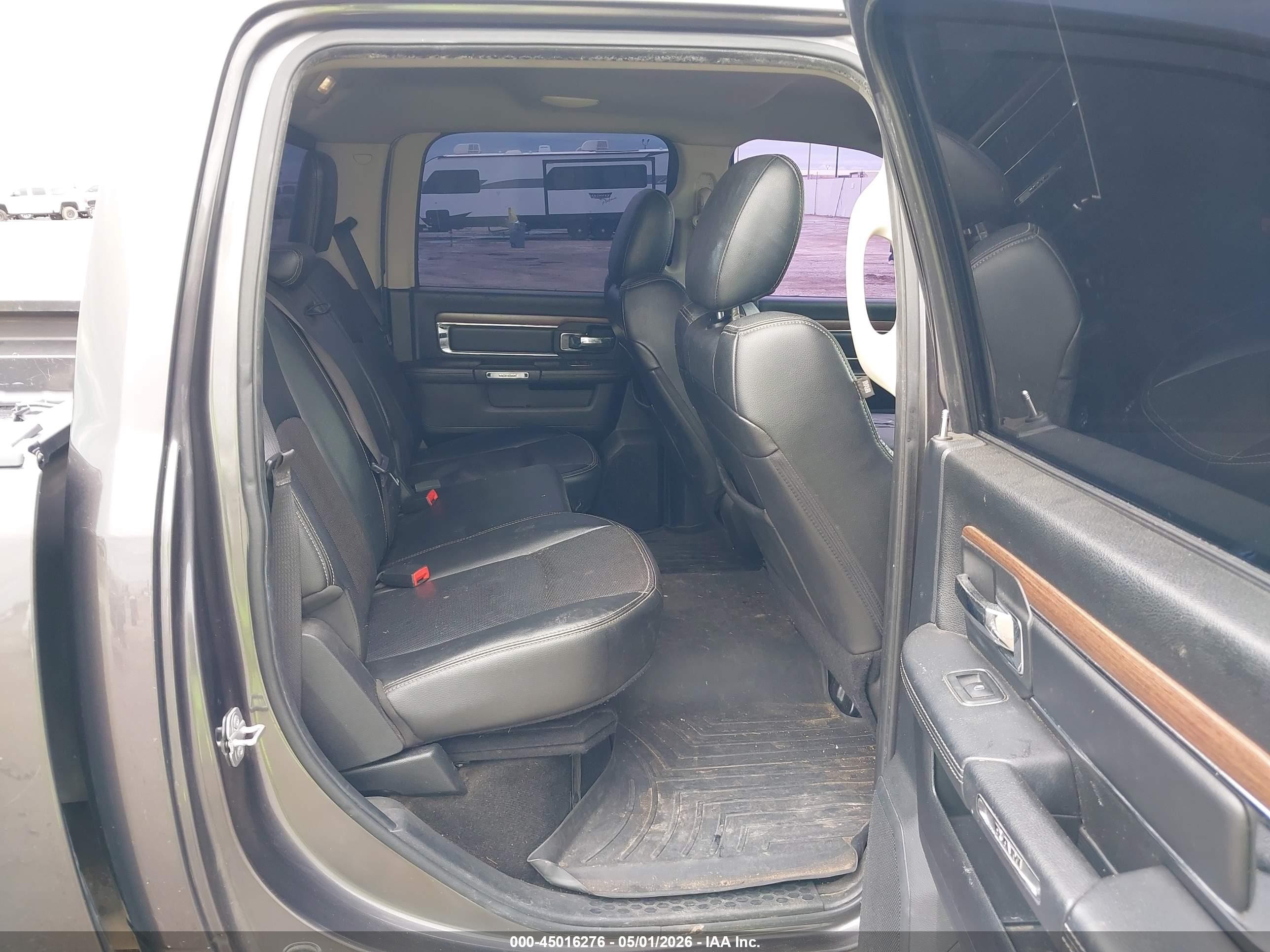 2015 Ram 1500 Laramie Gray vin: 1C6RR6NT3FS512682