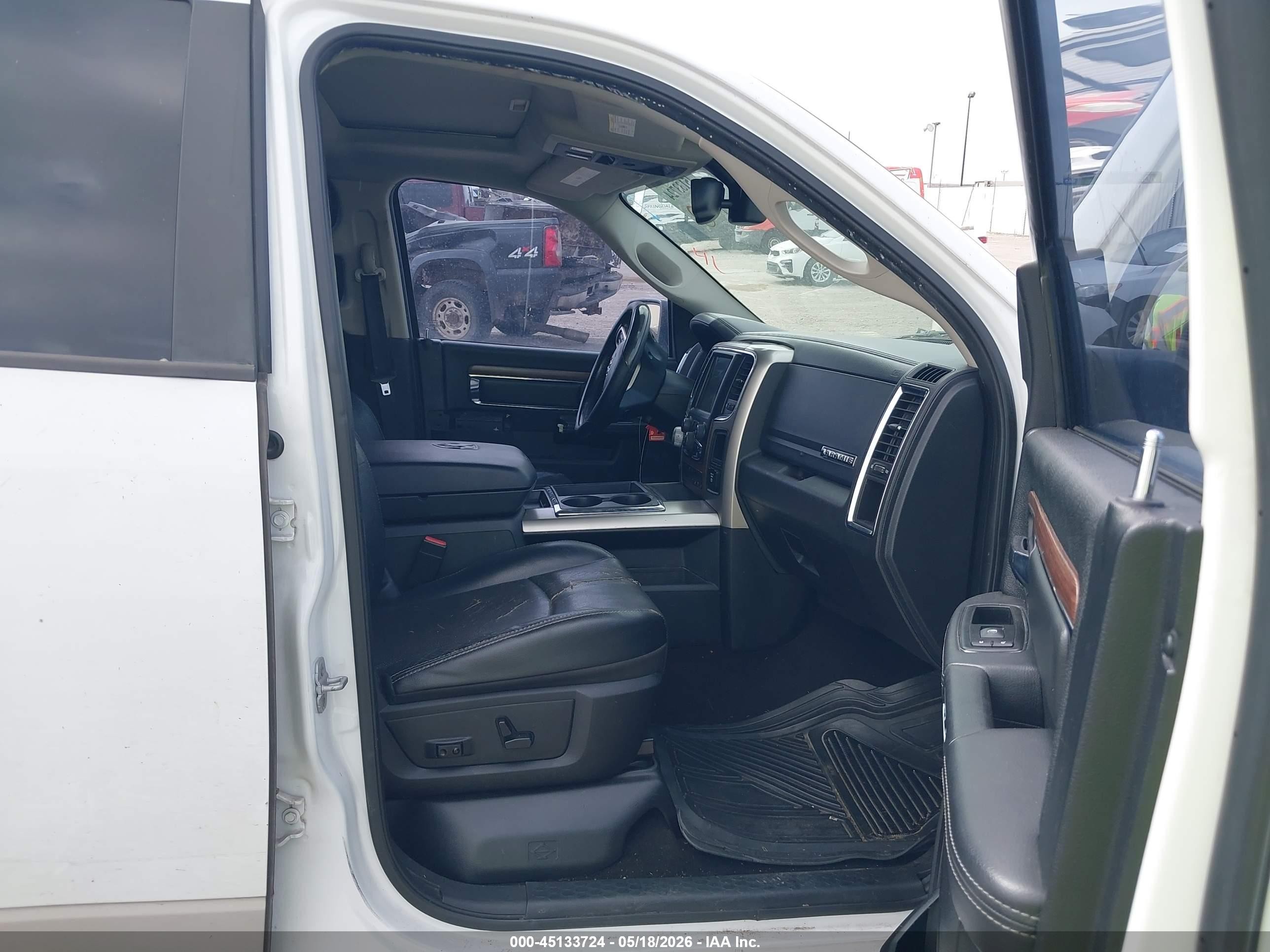 2014 Ram 1500 Laramie Белый vin: 1C6RR6NT6ES210270
