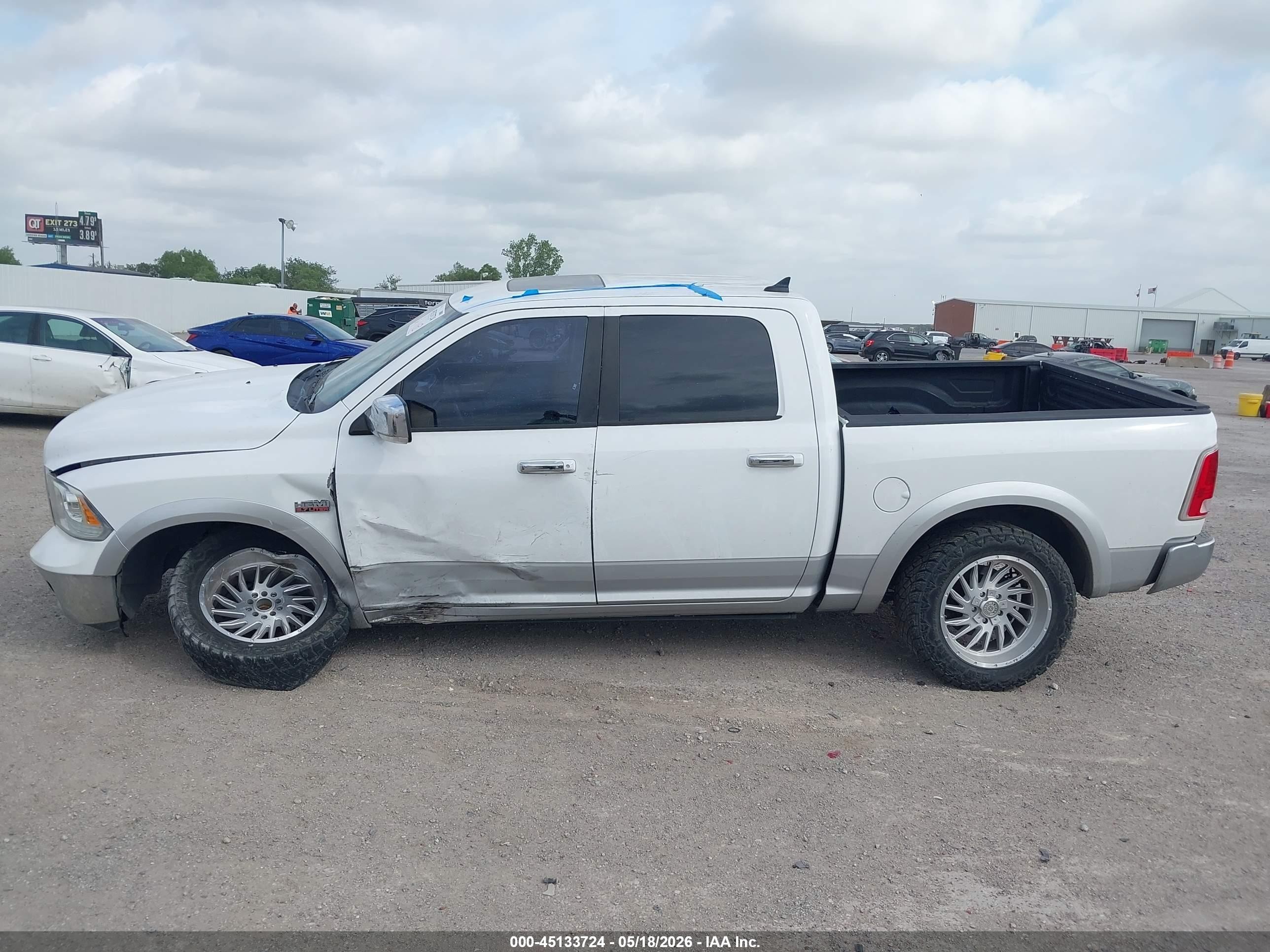 2014 Ram 1500 Laramie Белый vin: 1C6RR6NT6ES210270