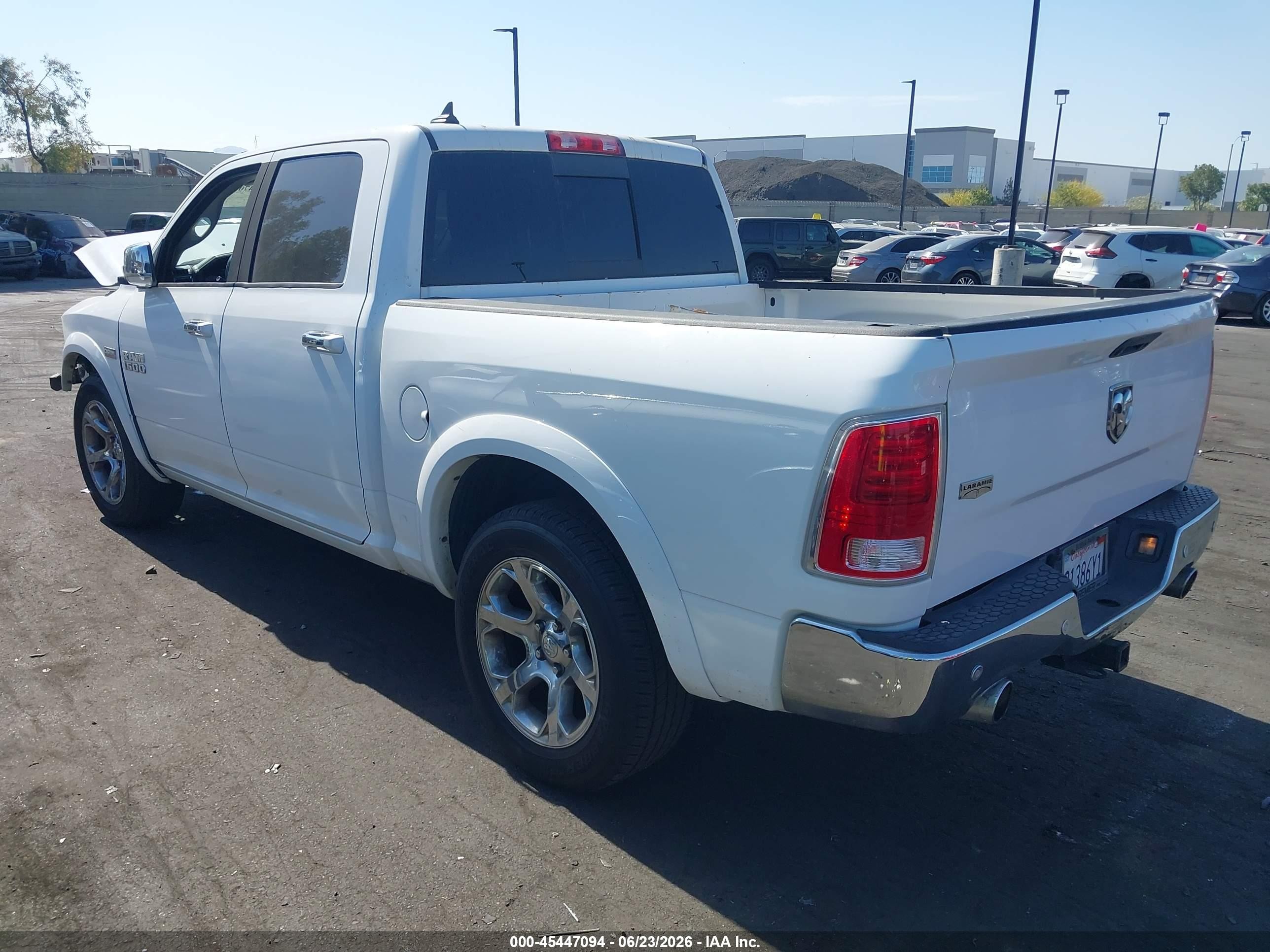 2015 Ram 1500 Laramie White vin: 1C6RR6NT6FS591524