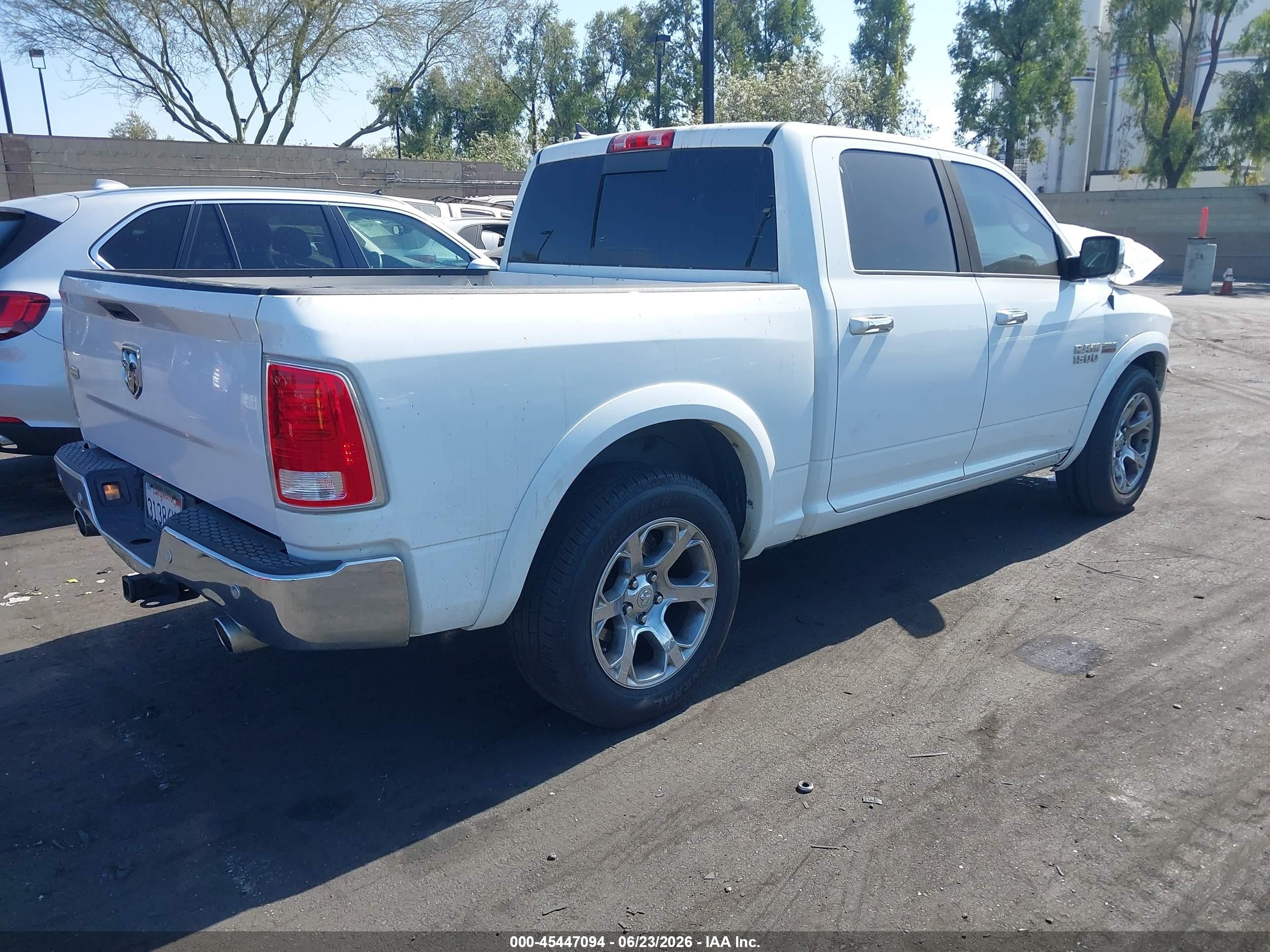 2015 Ram 1500 Laramie White vin: 1C6RR6NT6FS591524
