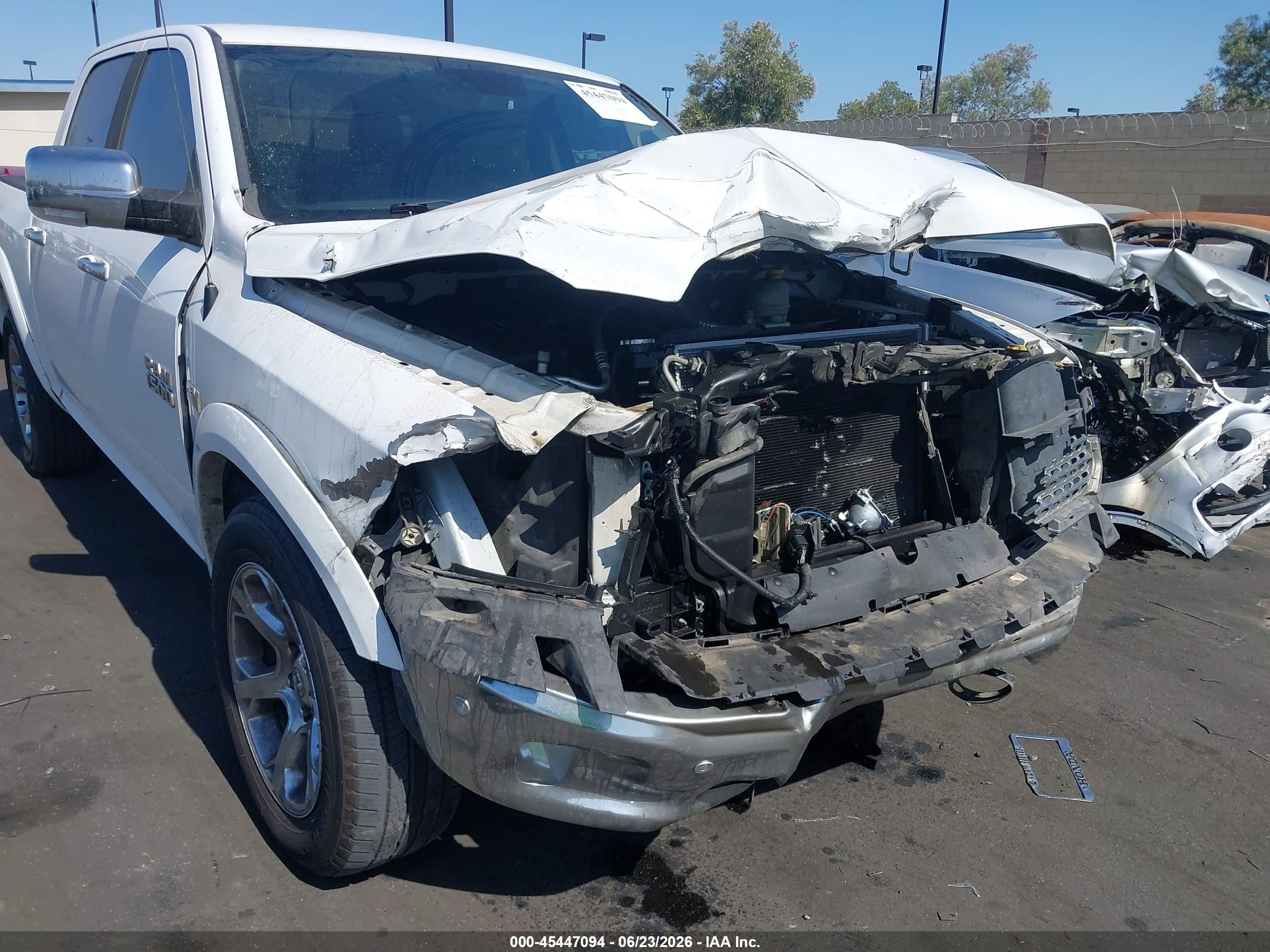 2015 Ram 1500 Laramie White vin: 1C6RR6NT6FS591524