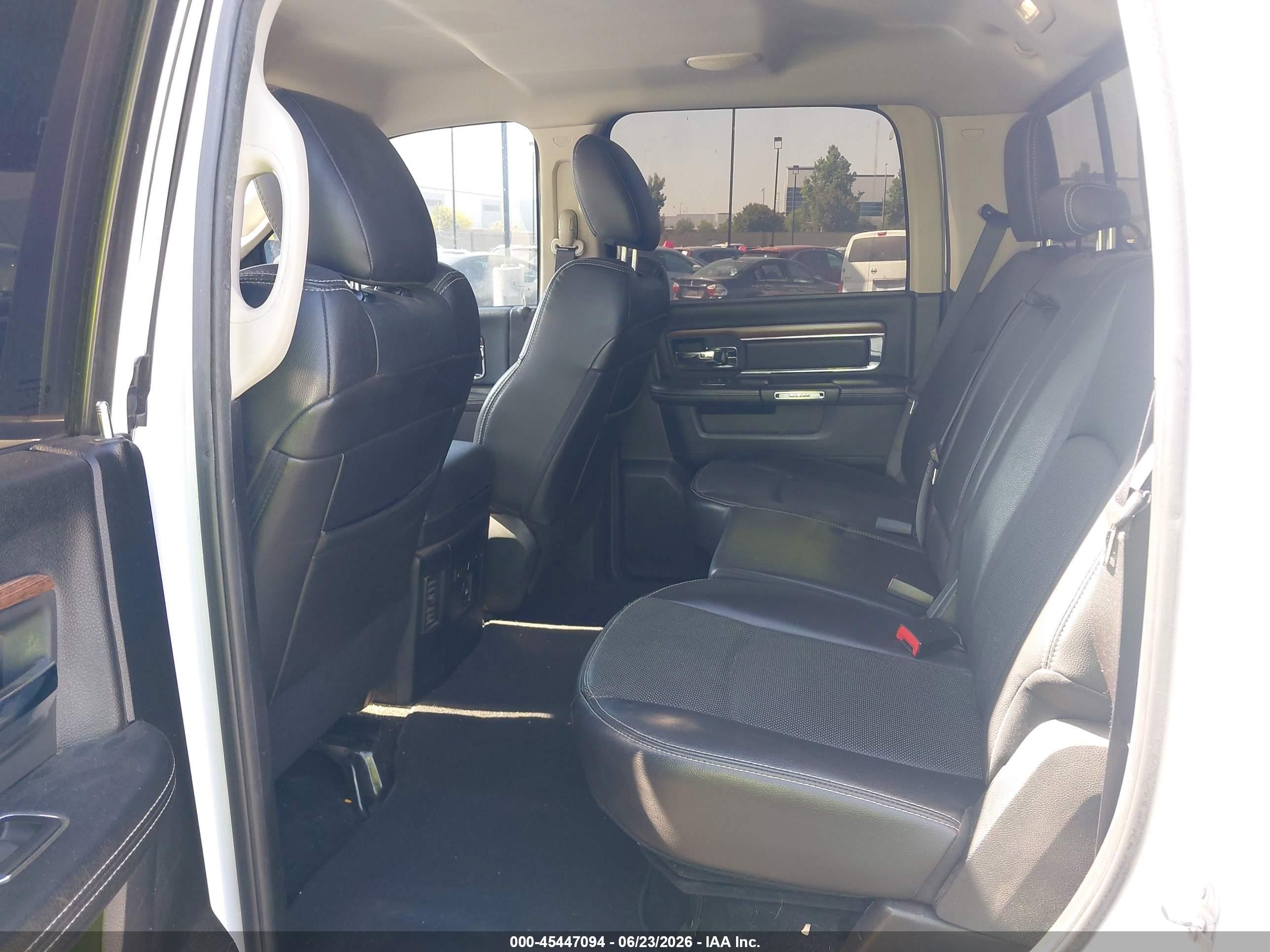 2015 Ram 1500 Laramie White vin: 1C6RR6NT6FS591524