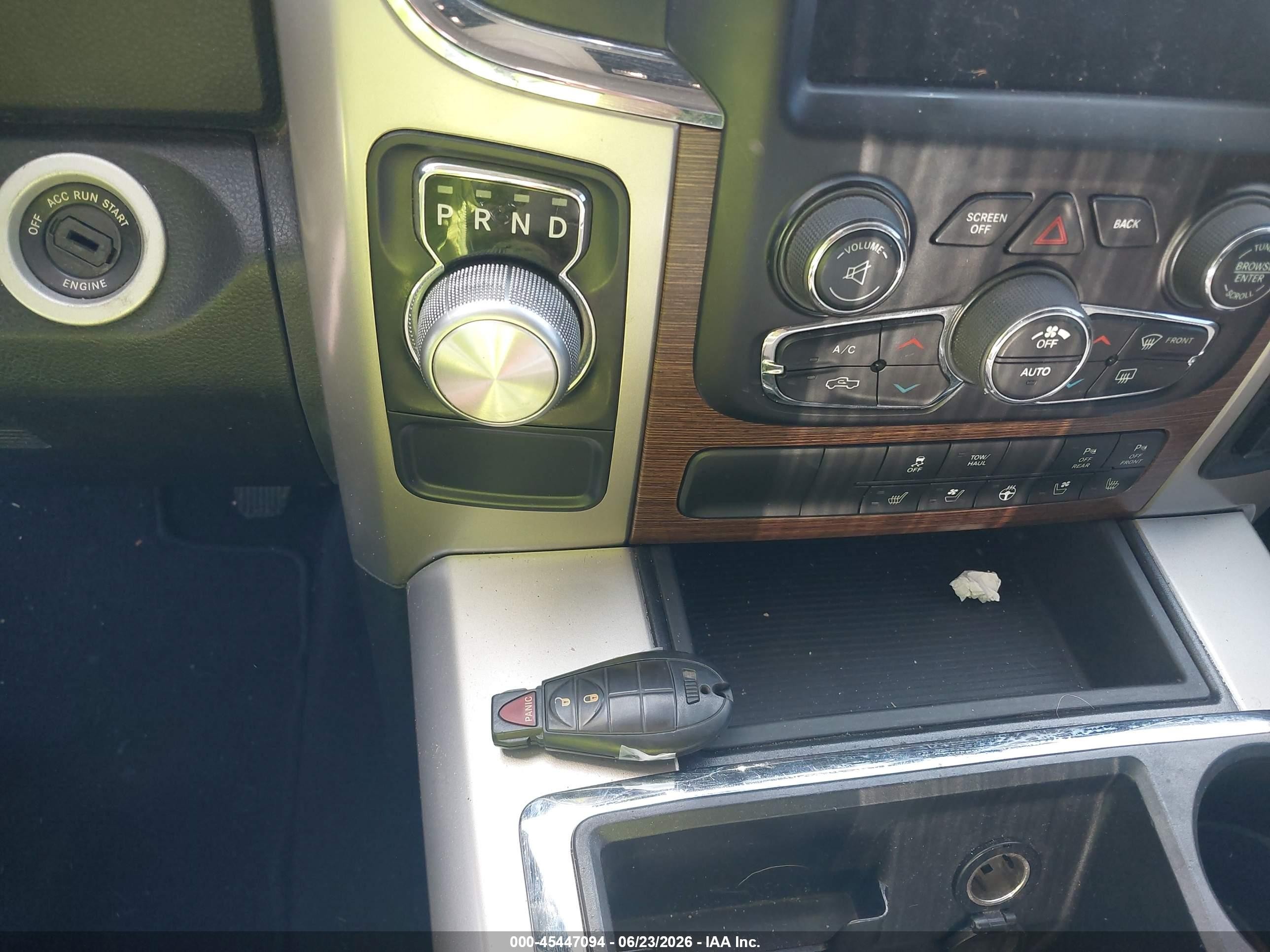 2015 Ram 1500 Laramie White vin: 1C6RR6NT6FS591524