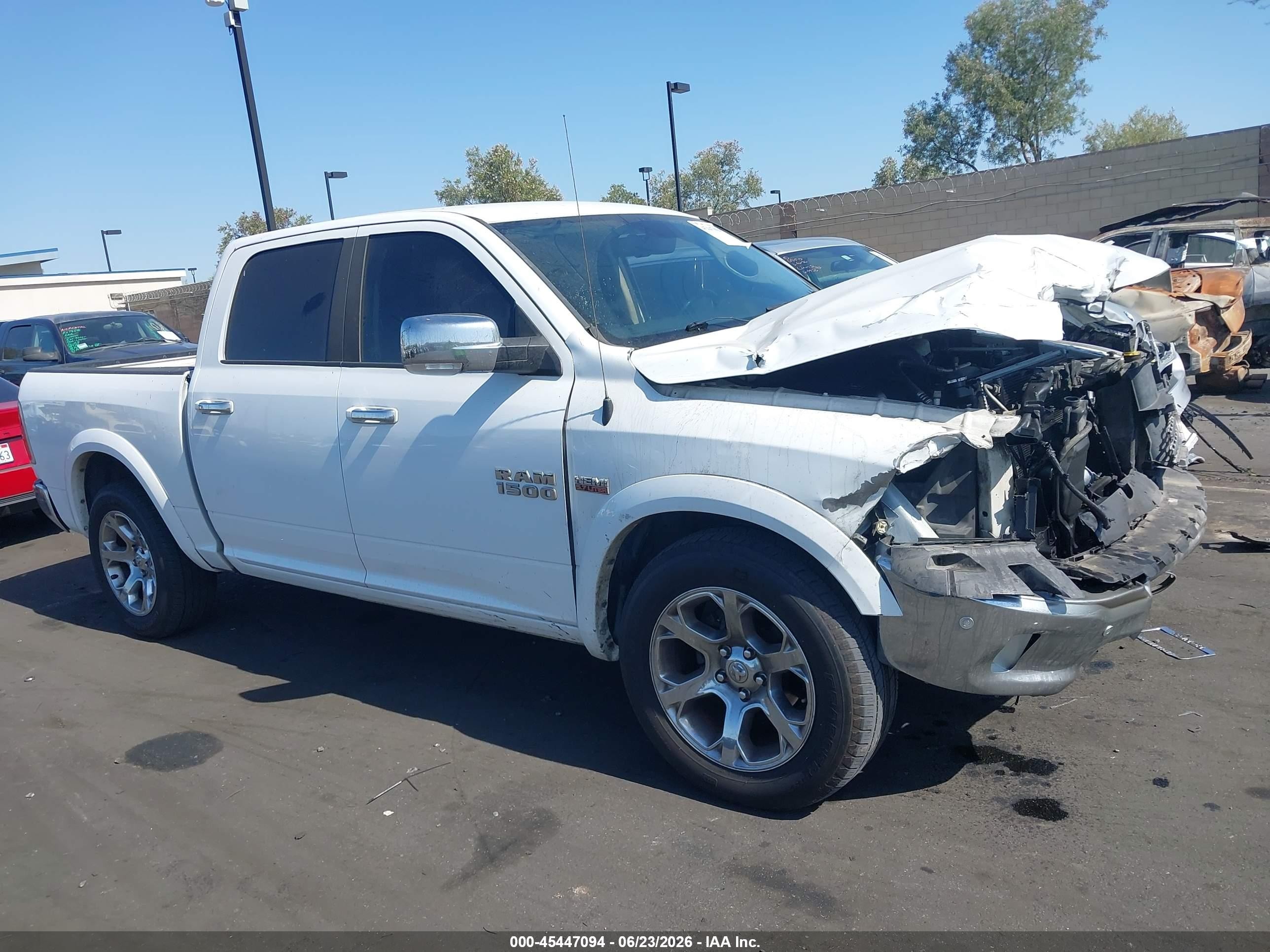 2015 Ram 1500 Laramie White vin: 1C6RR6NT6FS591524