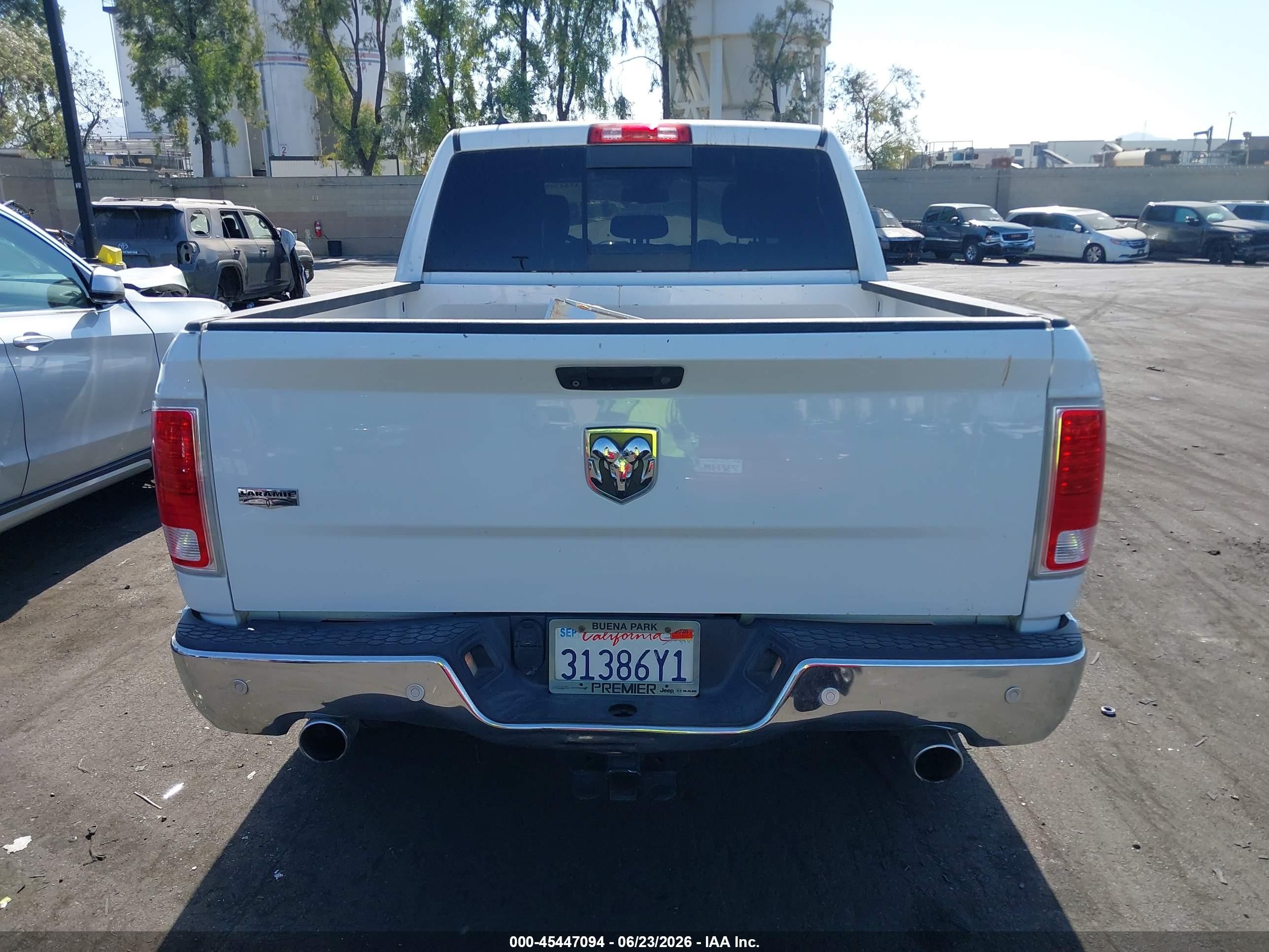 2015 Ram 1500 Laramie White vin: 1C6RR6NT6FS591524