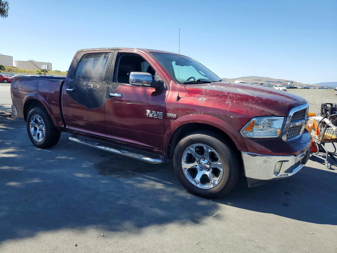 2018 Ram 1500 Laramie Burgundy vin: 1C6RR6NT7JS188550
