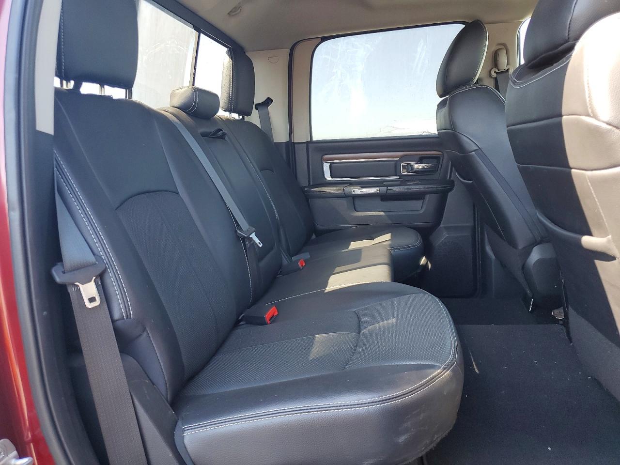 2018 Ram 1500 Laramie Burgundy vin: 1C6RR6NT7JS188550