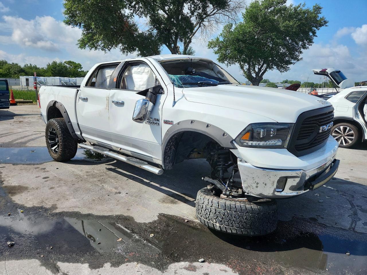 2014 Ram 1500 Laramie White vin: 1C6RR6NT8ES102751