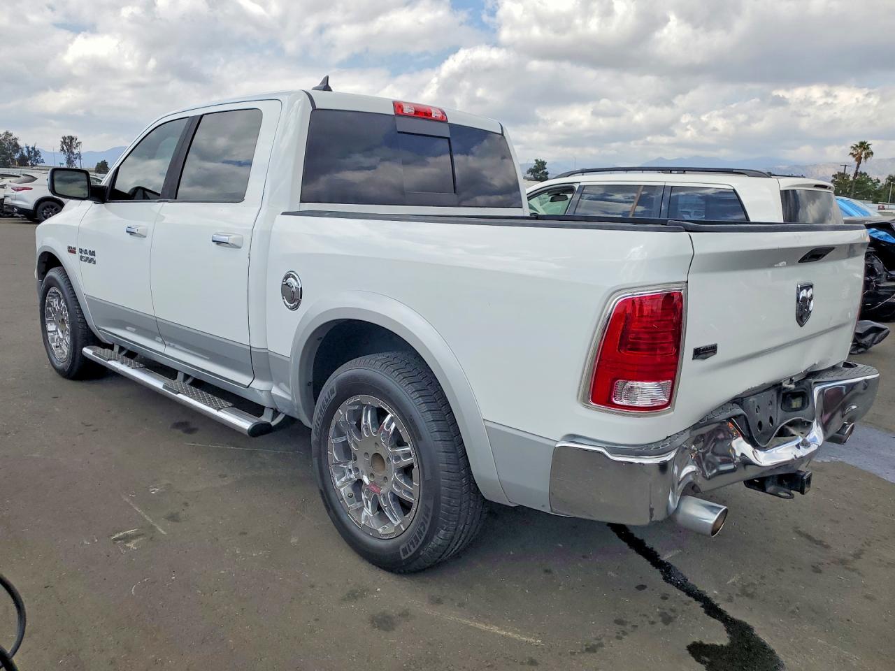 2013 Ram 1500 Laramie White vin: 1C6RR6NT9DS628210