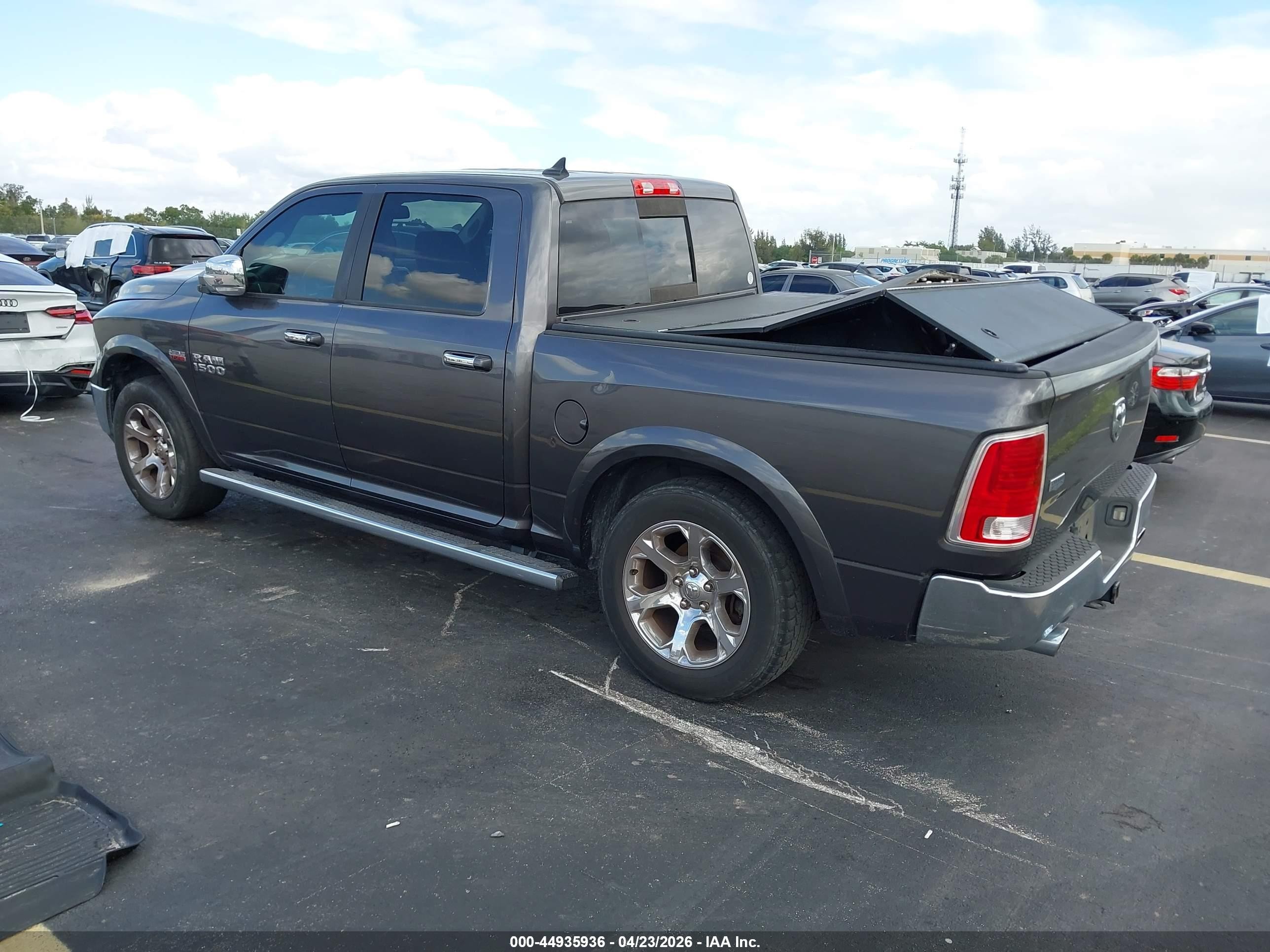 2015 Ram 1500 Laramie Gray vin: 1C6RR6NT9FS770494