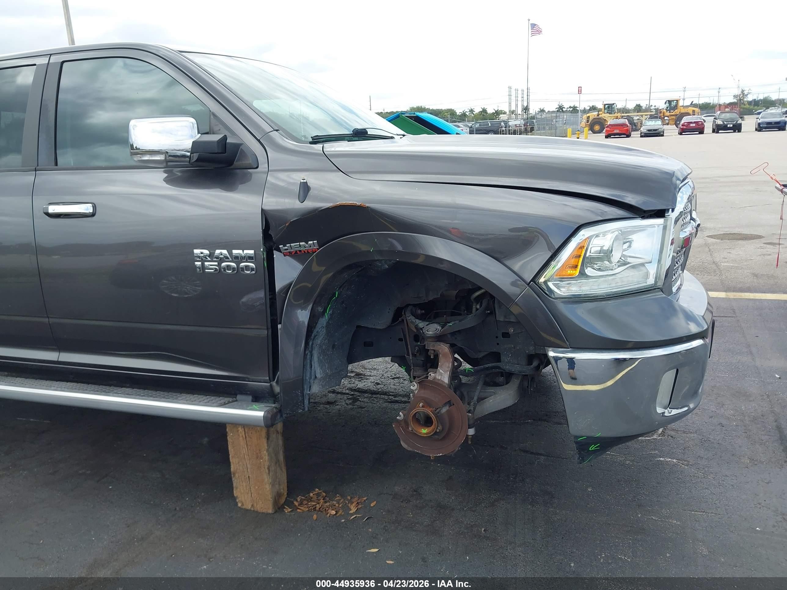 2015 Ram 1500 Laramie Gray vin: 1C6RR6NT9FS770494