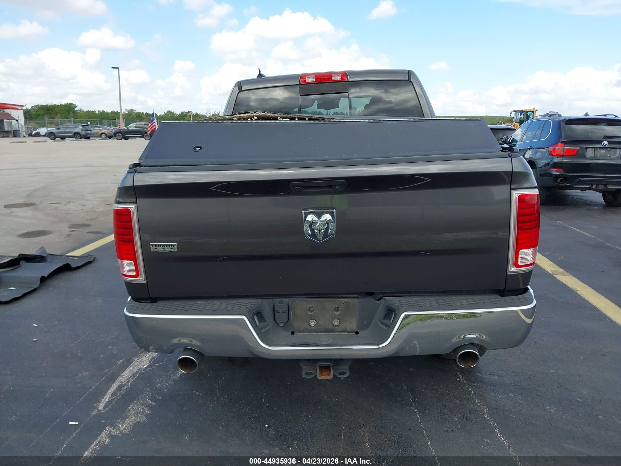 2015 Ram 1500 Laramie Gray vin: 1C6RR6NT9FS770494