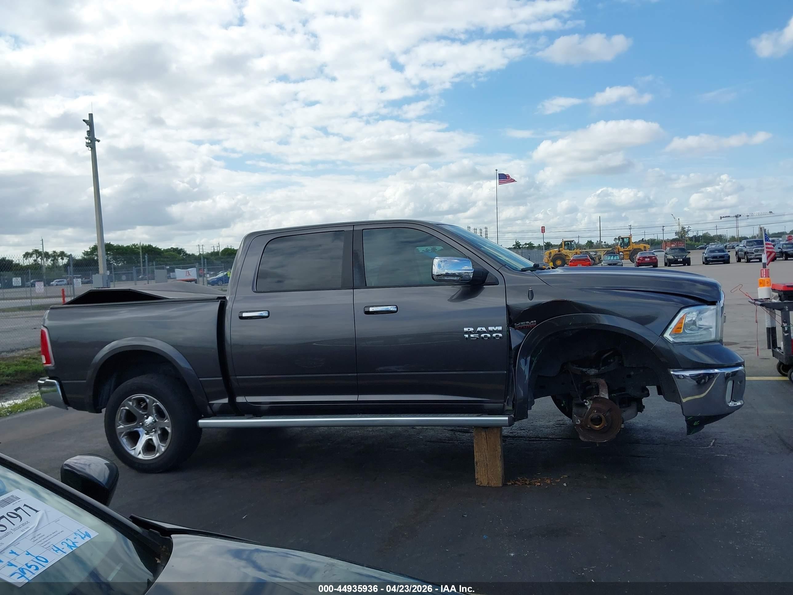2015 Ram 1500 Laramie Gray vin: 1C6RR6NT9FS770494