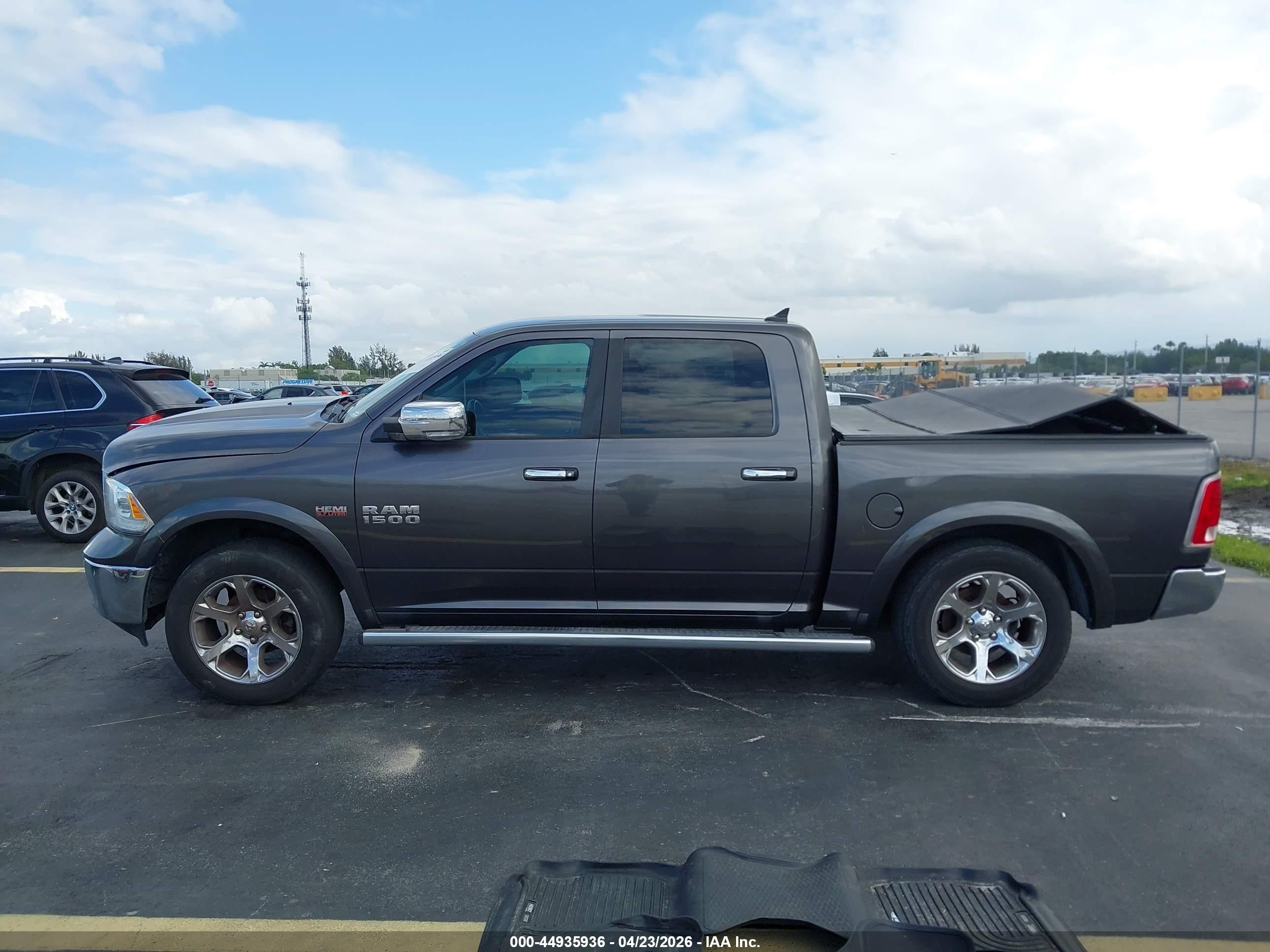 2015 Ram 1500 Laramie Gray vin: 1C6RR6NT9FS770494