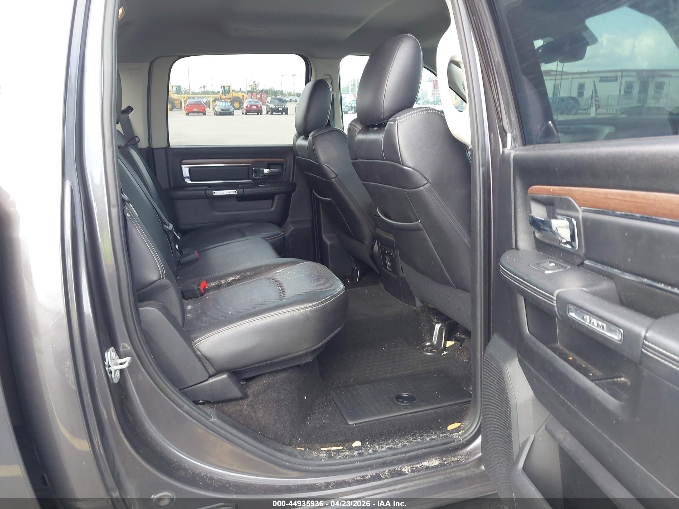2015 Ram 1500 Laramie Gray vin: 1C6RR6NT9FS770494