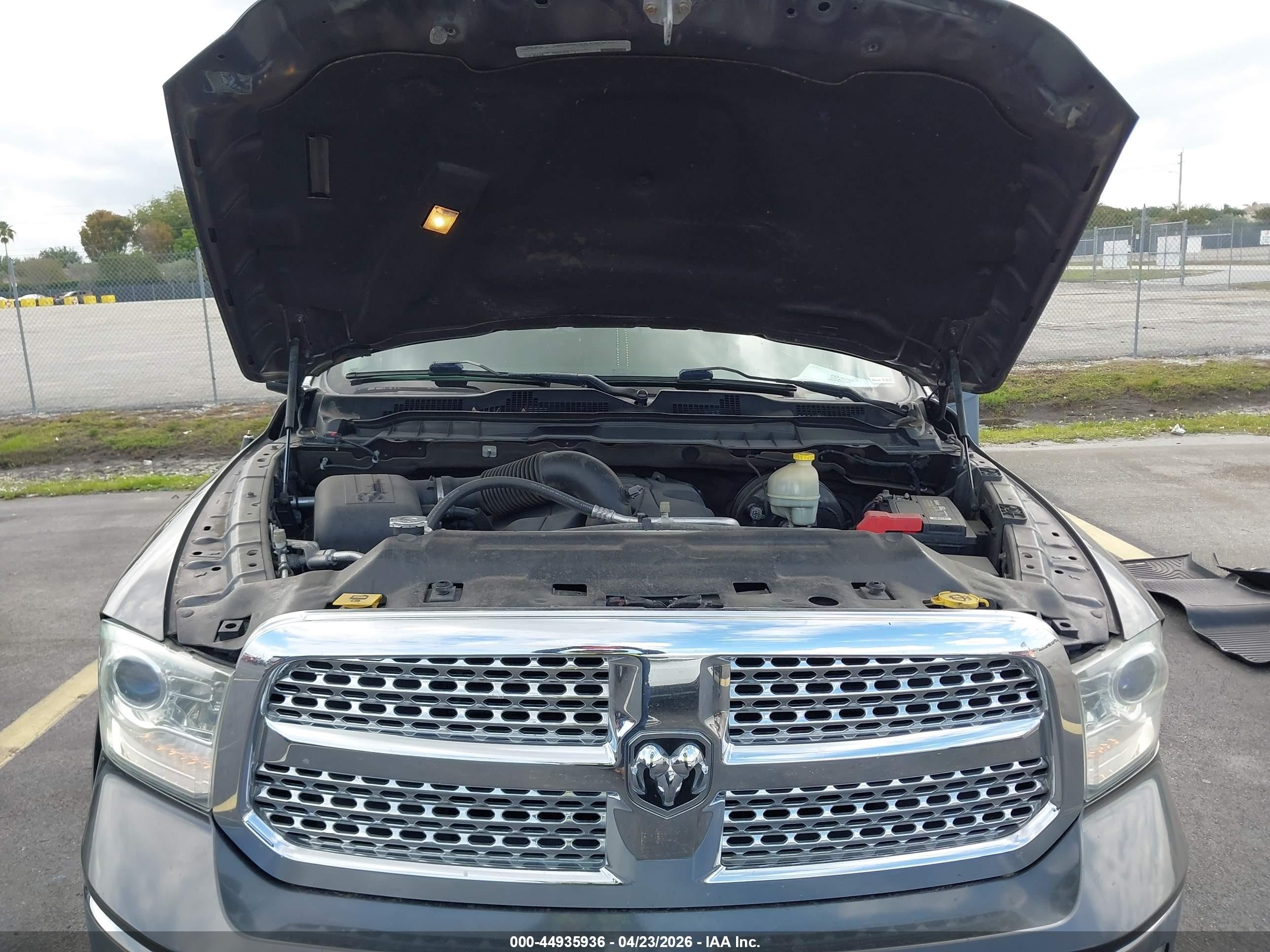 2015 Ram 1500 Laramie Gray vin: 1C6RR6NT9FS770494