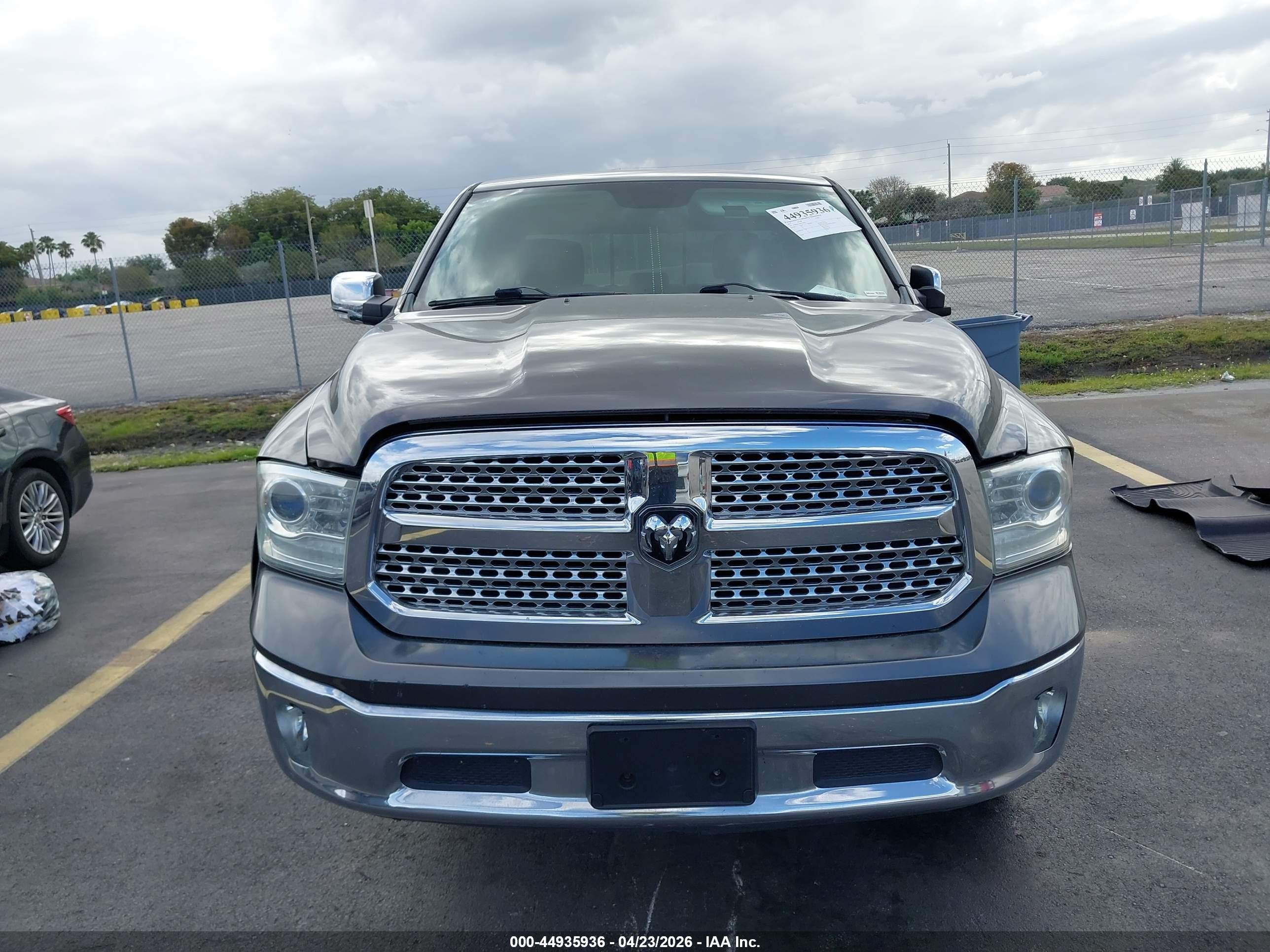 2015 Ram 1500 Laramie Gray vin: 1C6RR6NT9FS770494