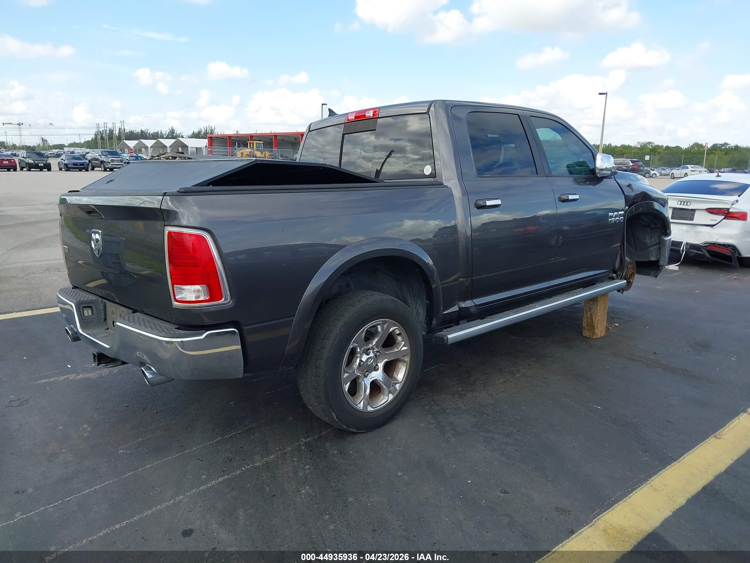 2015 Ram 1500 Laramie Gray vin: 1C6RR6NT9FS770494