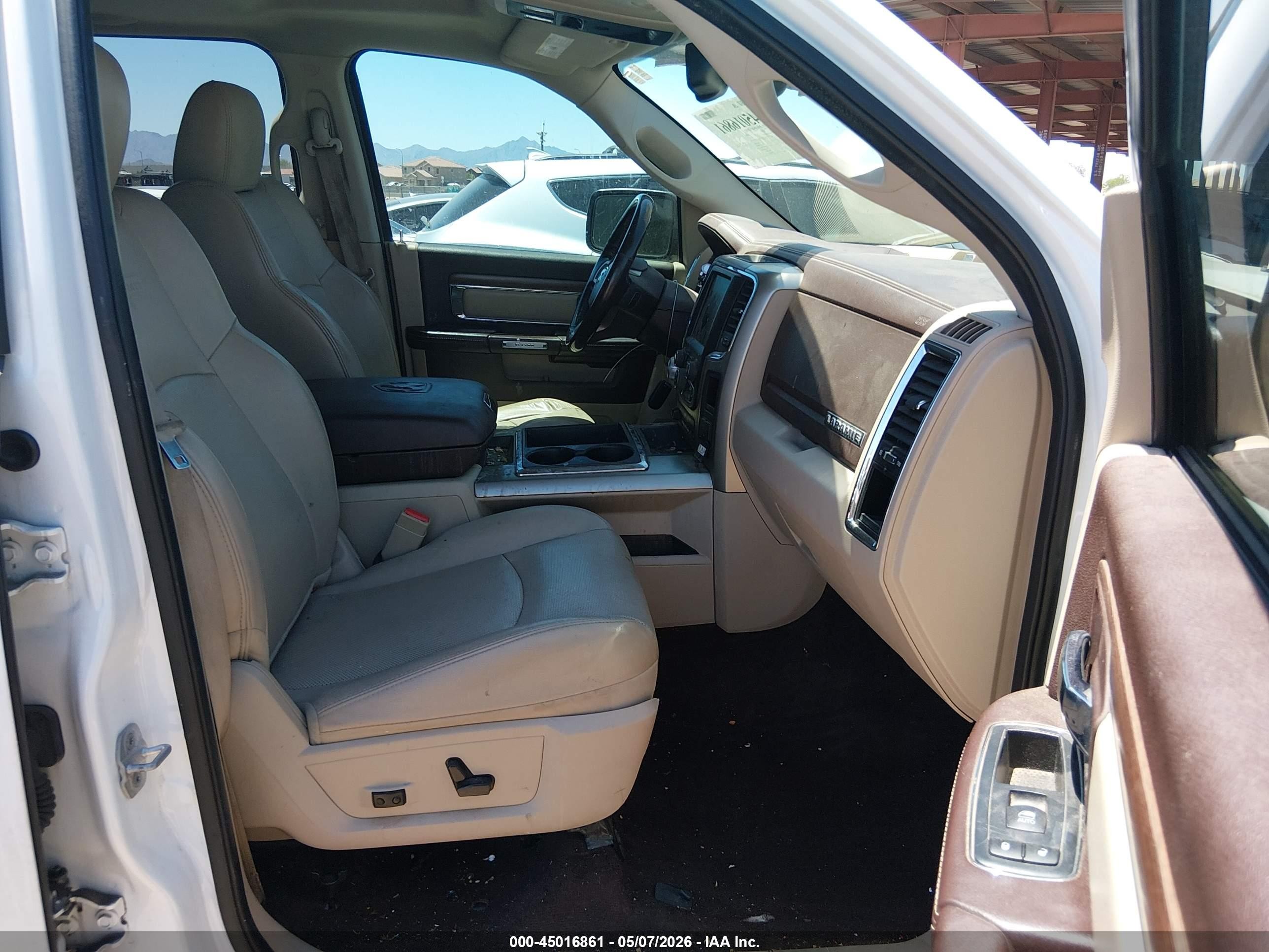 2013 Ram 1500 Laramie White vin: 1C6RR6NTXDS707207