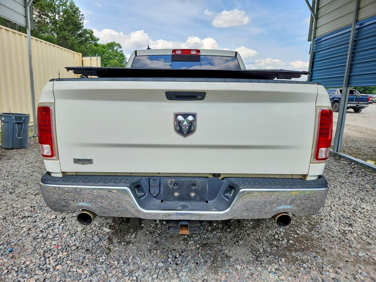 2016 Ram 1500 Laramie White vin: 1C6RR6NTXGS269633