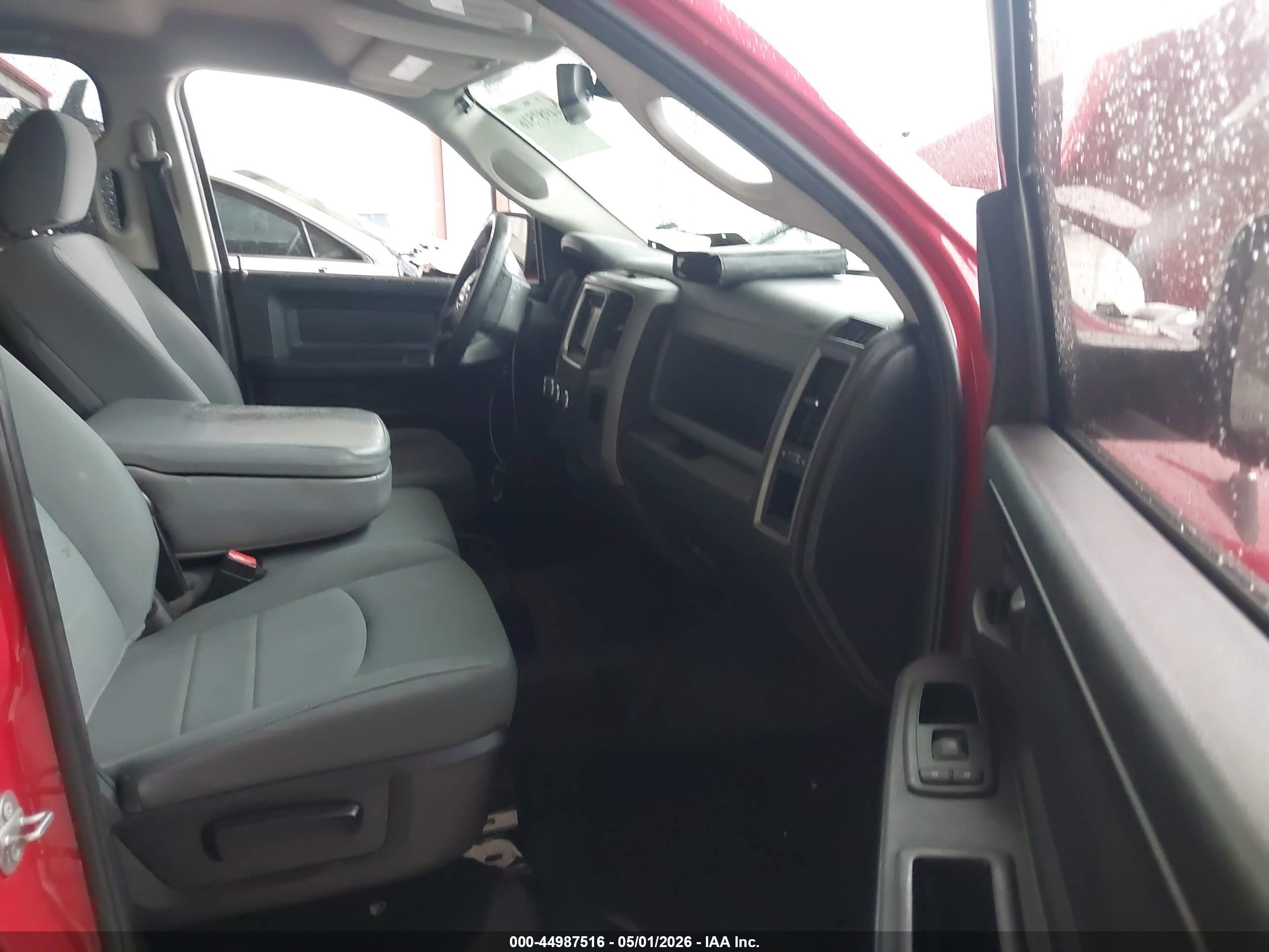 2018 Ram 1500 Tradesman  4x2 6'4 Box Красный vin: 1C6RR6STXJS296603
